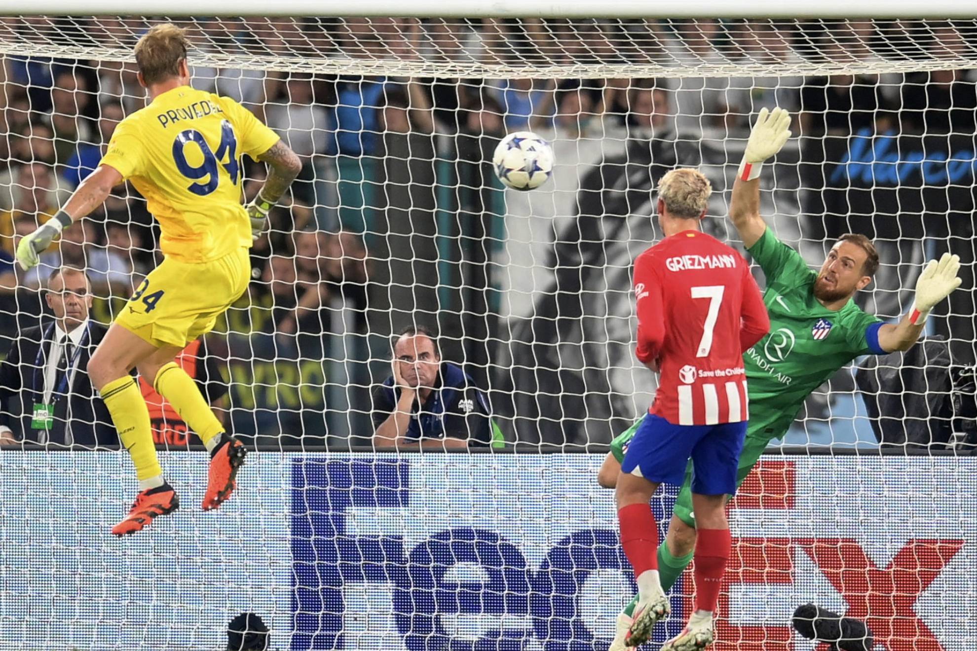 El secreto del gol del portero Provedel al Atlético y otros porteros que marcaron en la Champions League