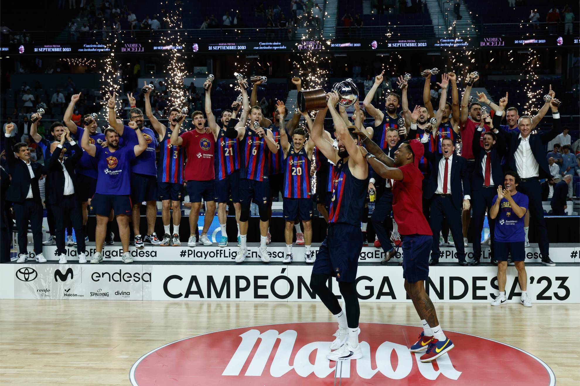 Los jugadores del Barcelona celebran el título de la Liga ACB Endesa 2022/23.