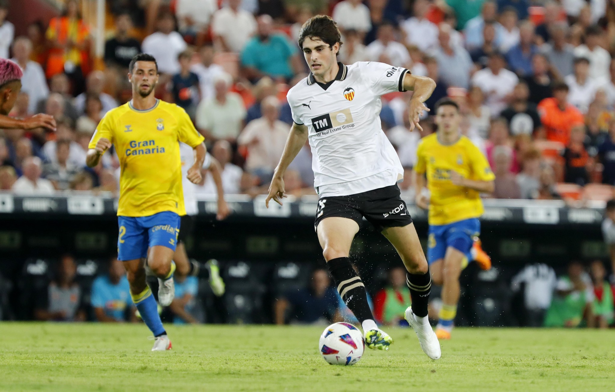 Javi Guerra, en un partido con el Valencia.