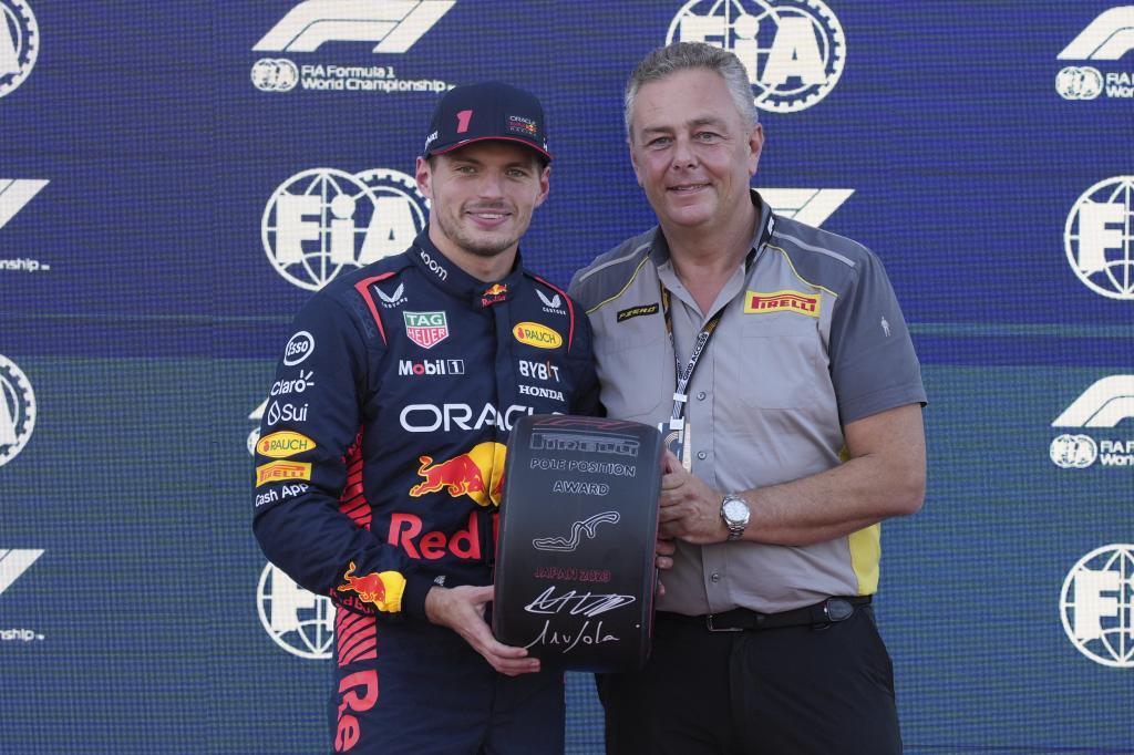 Verstappen lanza dardo a Checo Pérez tras su pole en Japón: "Nuestros coches son iguales"