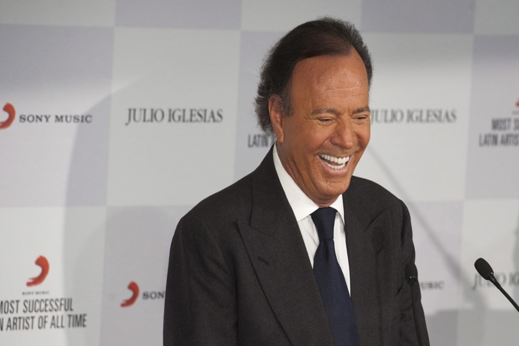 Julio Iglesias 2025 Photos Julio Iglesias Femme BHRXFD Julio Iglesias 2025 Photos Julio Iglesias Femme BHRXFD