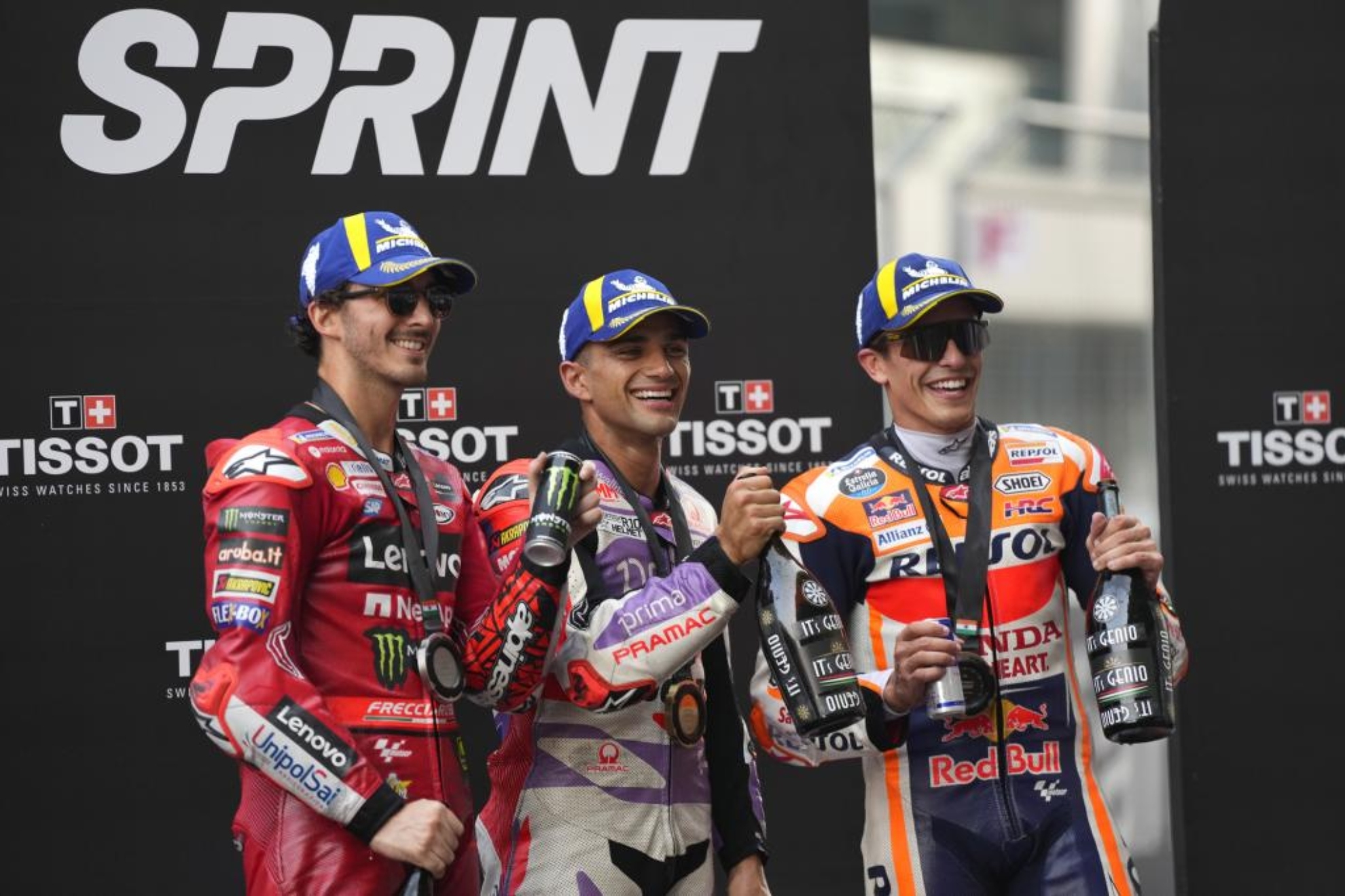 Bagnaia, Jorge Martín y Marc Márquez, en el podio del Sprint en India.