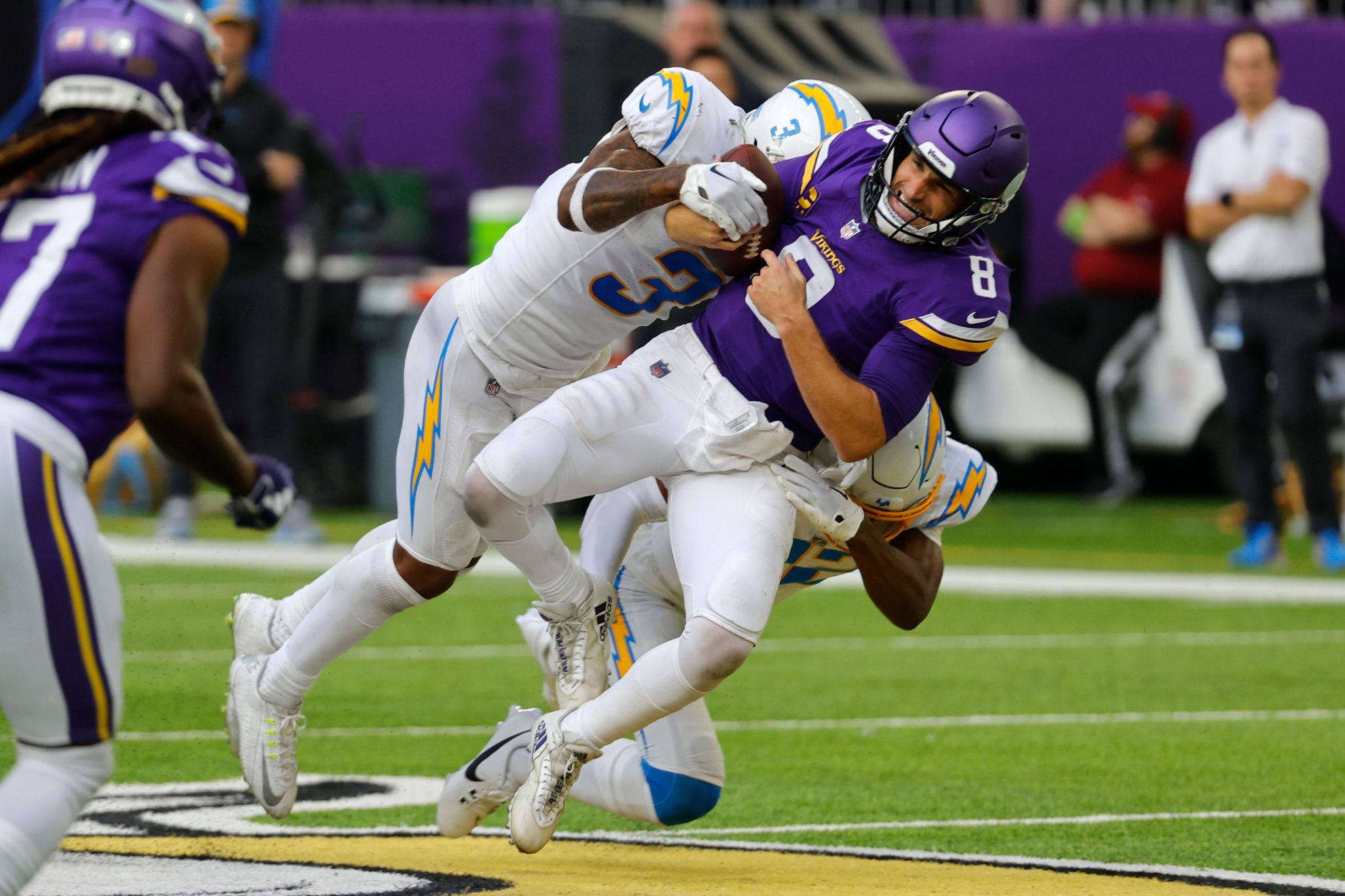 Kirk Cousins chokes down final stretch vs. Chargers as Vikings remain winless