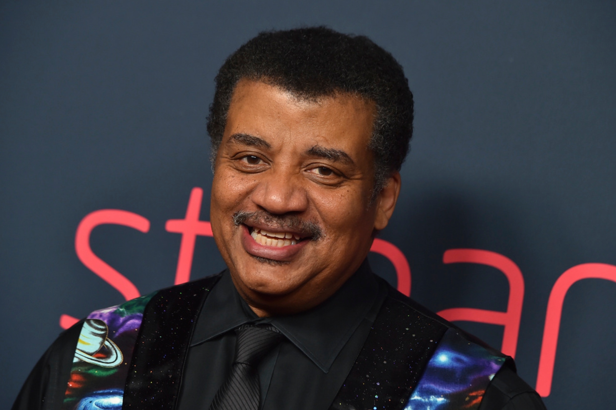 Neil deGrasse Tyson sort of 'on board' with the aliens being presented to the Mexican congress