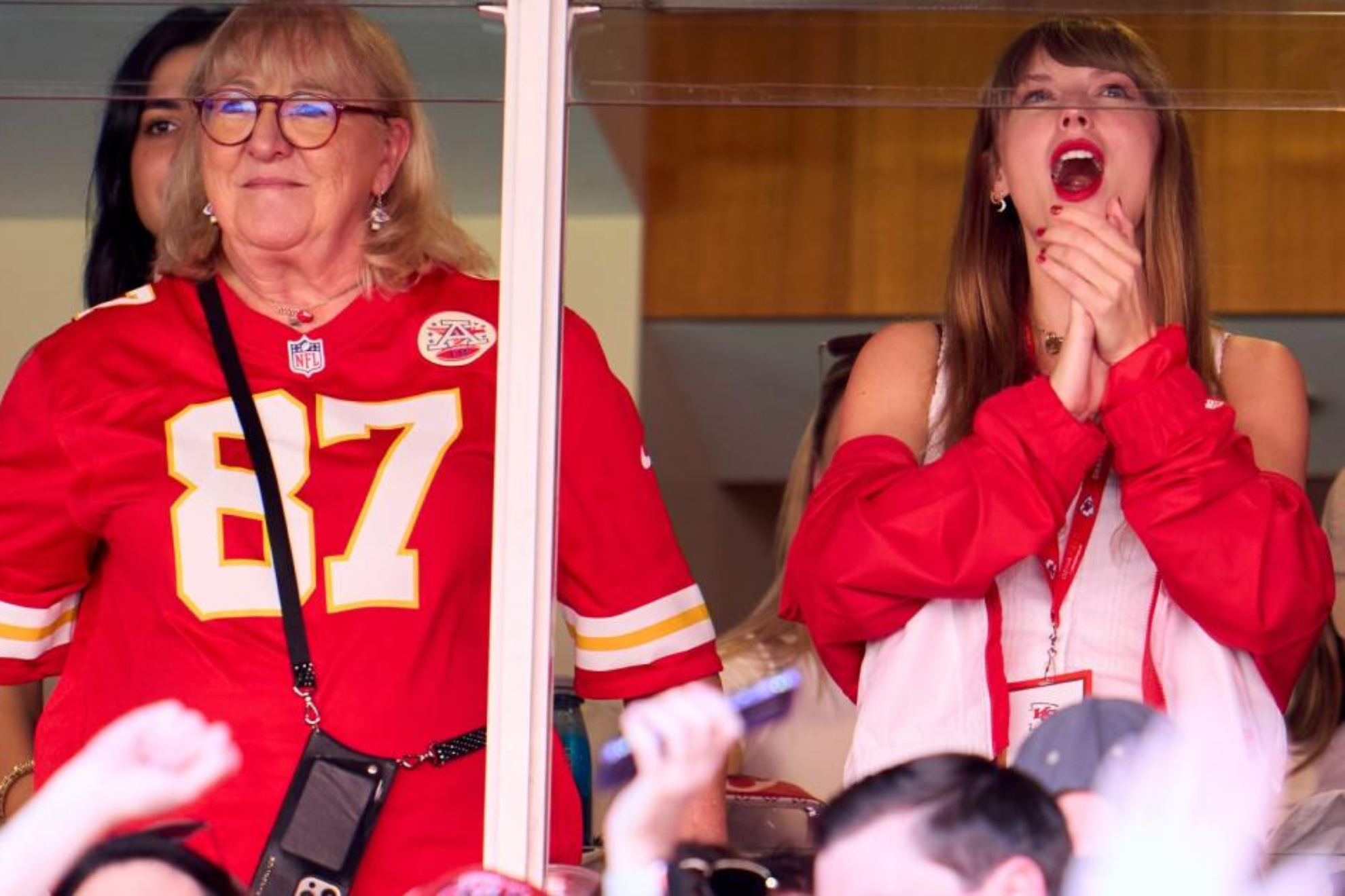 Taylor Swift goes wild for new boyfriend Travis Kelce while watching Chiefs' game from stands