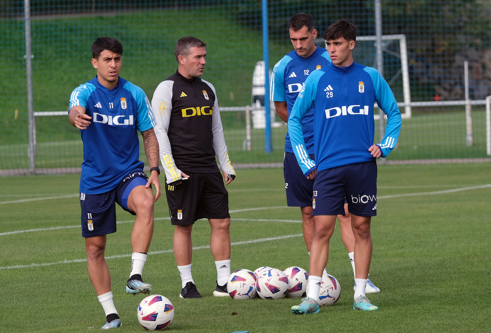 Luis Carrión, durante su primer entrenamiento el pasado viernes al frente del Oviedo
