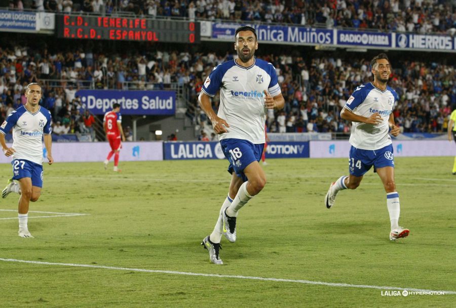Enric Gallego celebra con calma su gol de 'pillo' al Espanyol