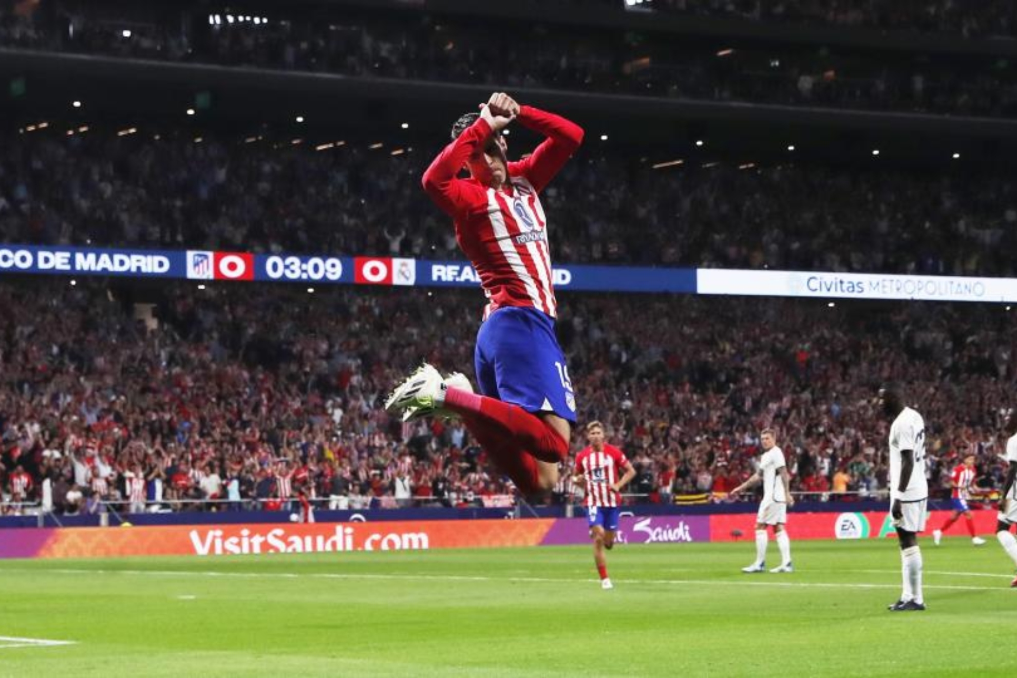 Morata celebra uno de sus goles al Madrid.