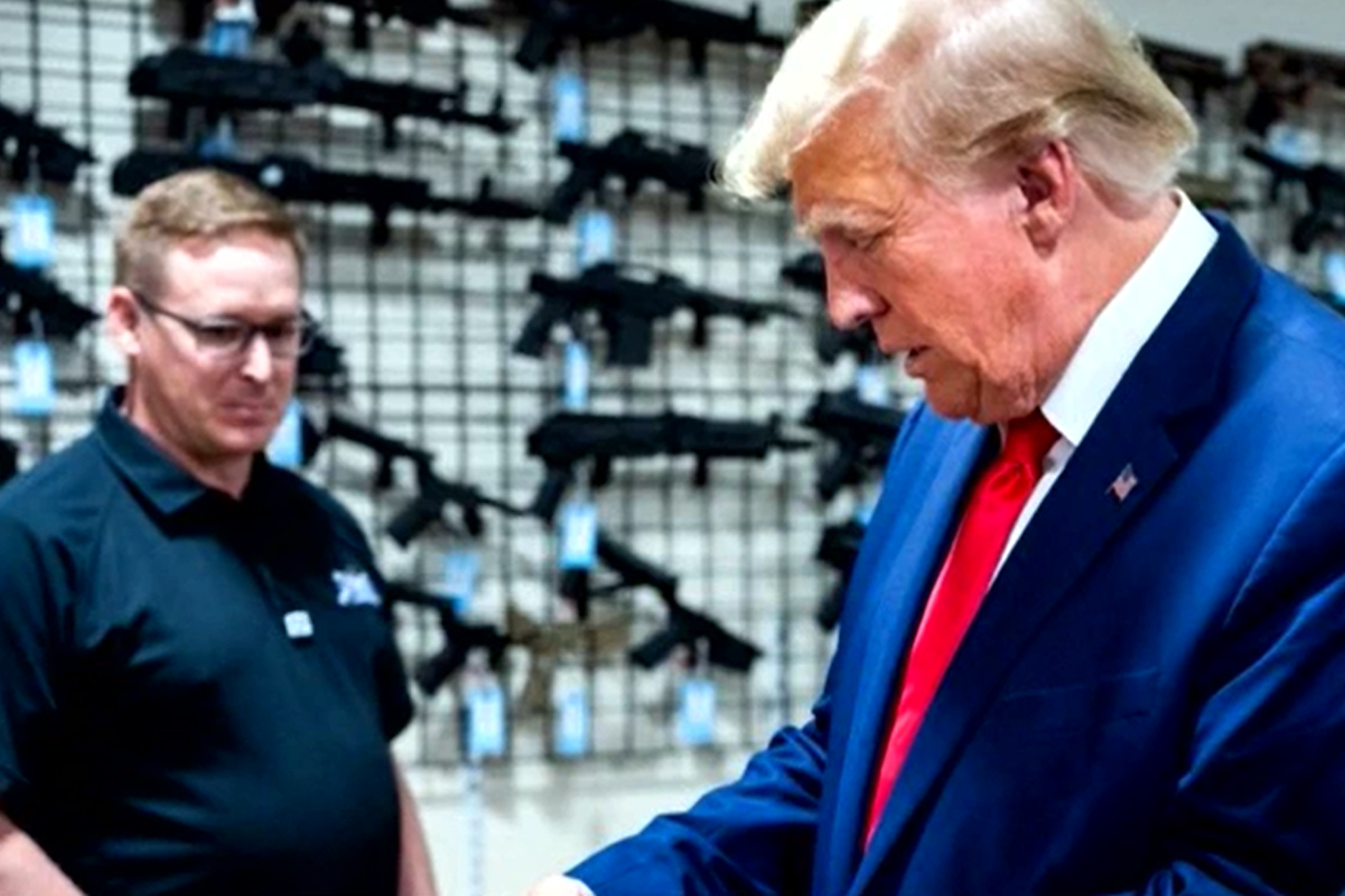 Donald Trump y su mayor deseo con un arma durante su campaña presidencial: "¡Guau! Quiero comprar una"