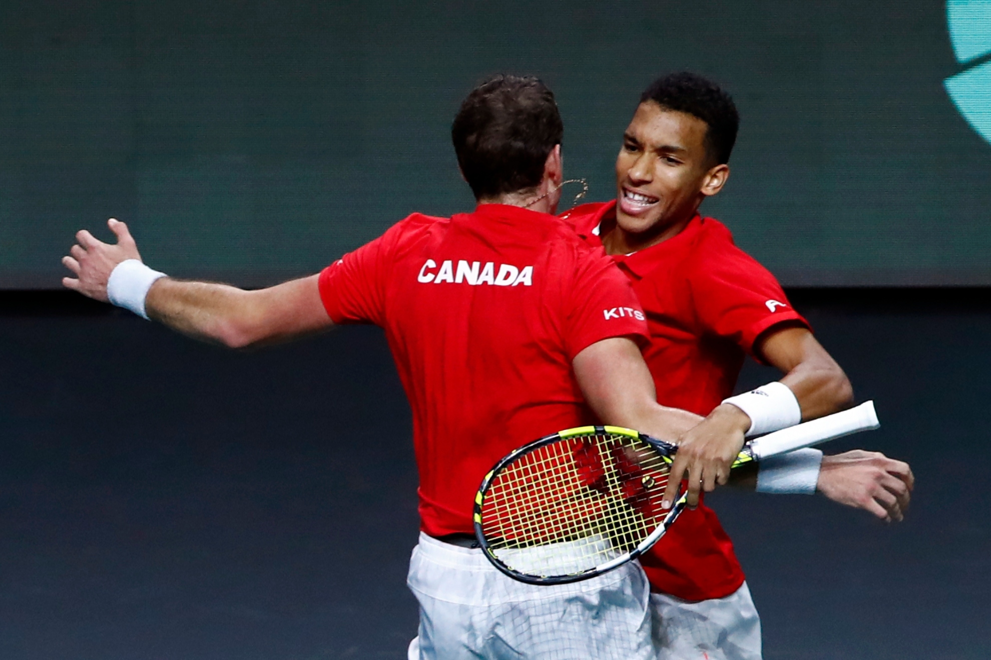 Aliassime celebra el último título de la Copa Davis
