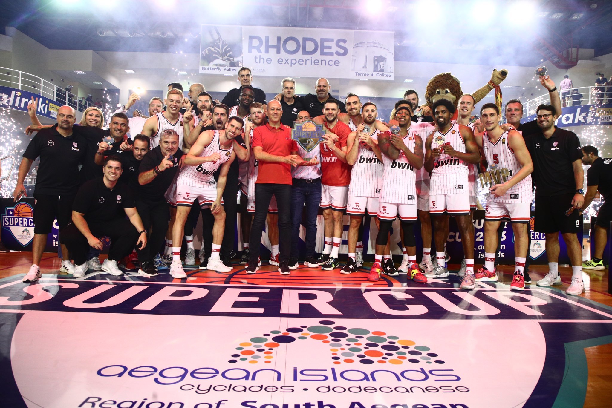 Olympiacos gana la Supercopa de Grecia.