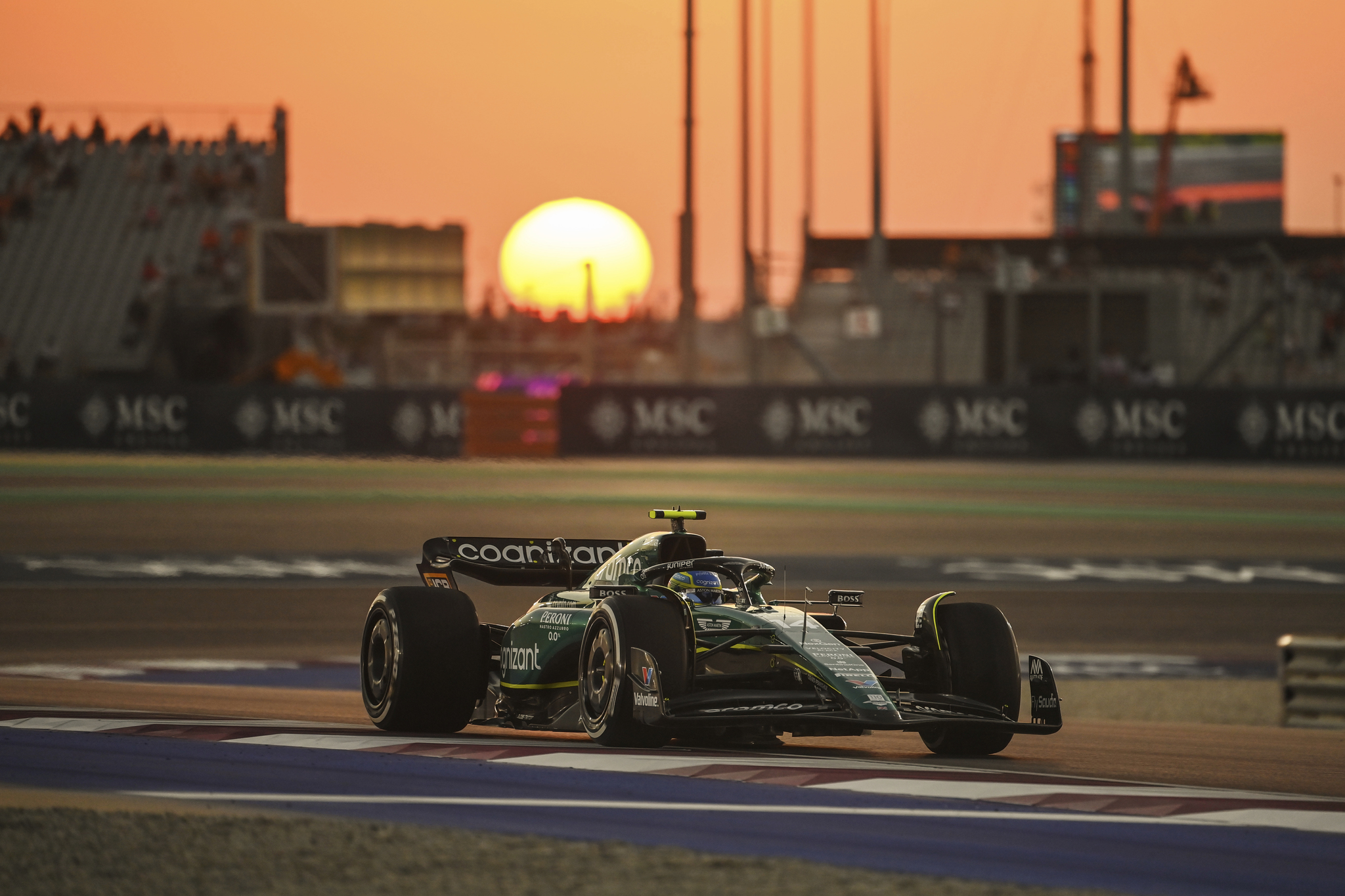 Carrera Sprint F1 del GP de Qatar: a qué hora es y dónde ver hoy en TV y online a Sainz y Alonso en directo