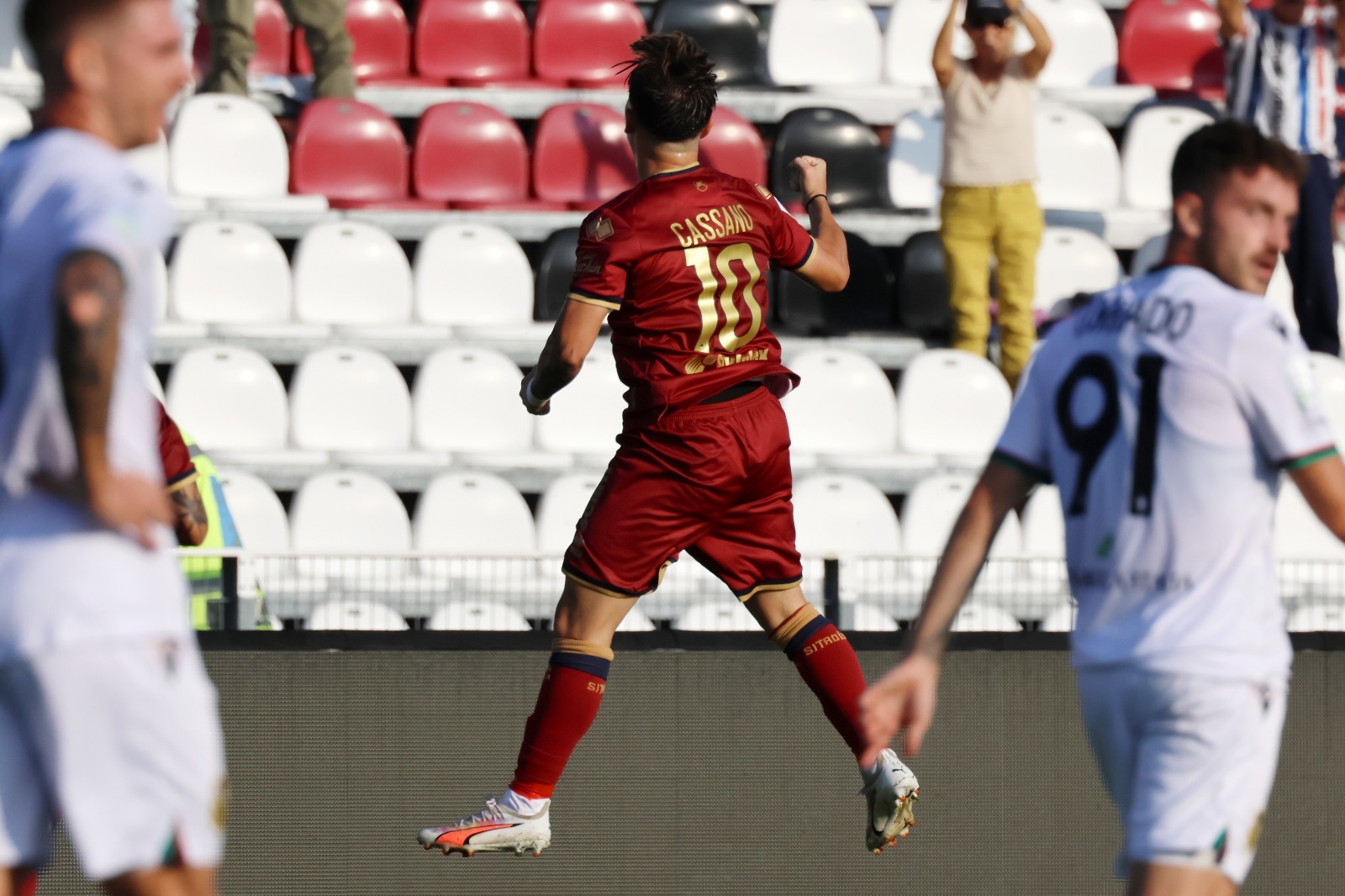 Cassano celebra uno de sus goles con Cittadella.