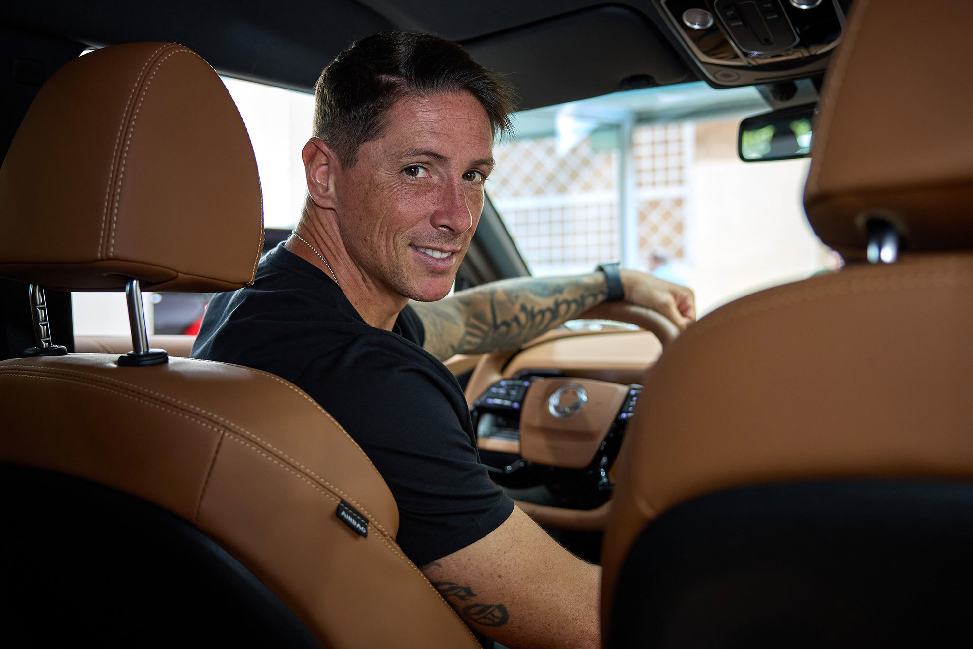 Fernando Torres, en su nuevo coche.