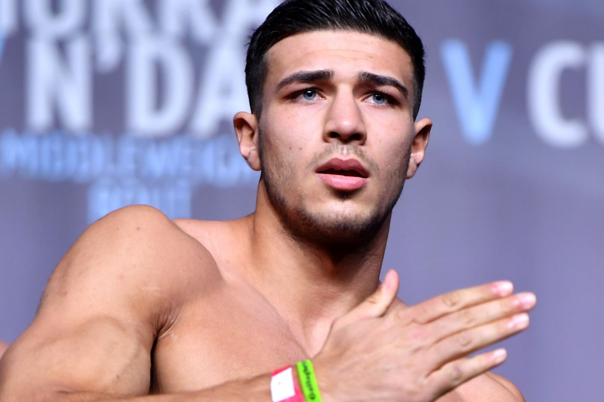 Tommy Fury displays stunning new physique as he prepares for KSI fight