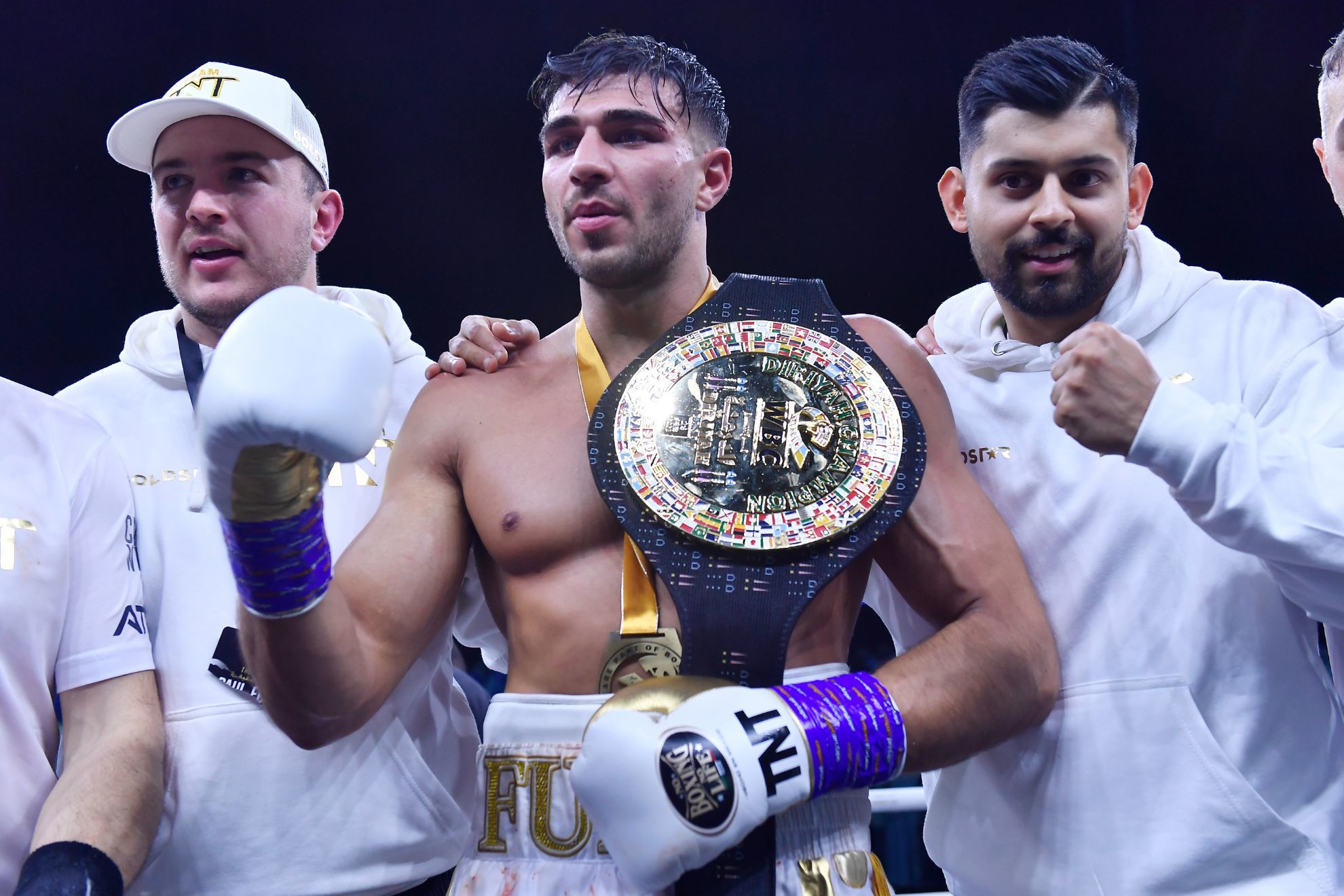 Tommy Fury turns his back on Dillon Danis and is now siding with Logan Paul
