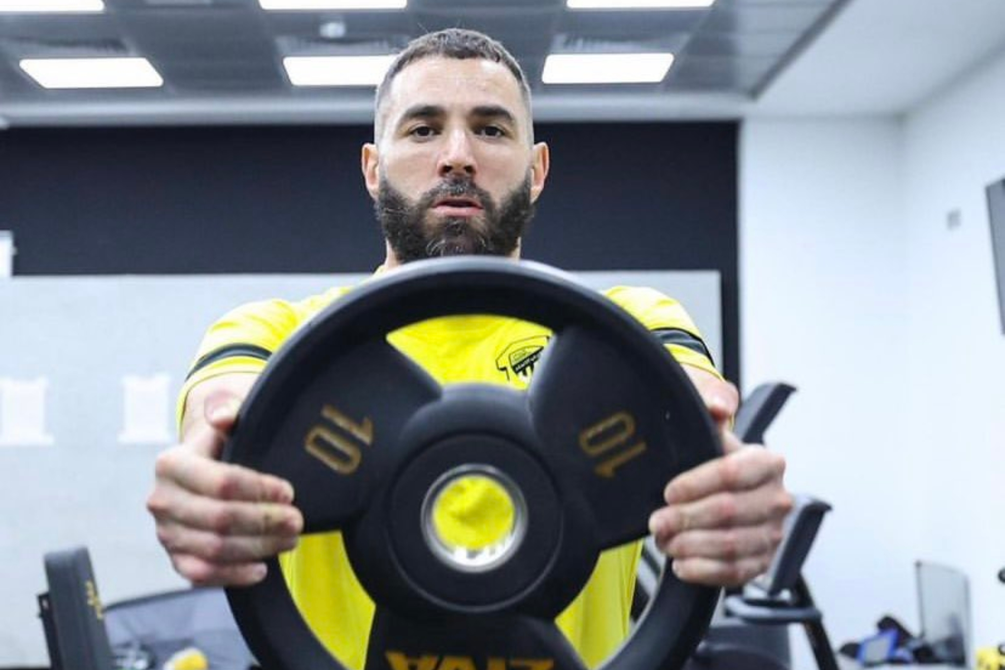Benzema working out in the gym