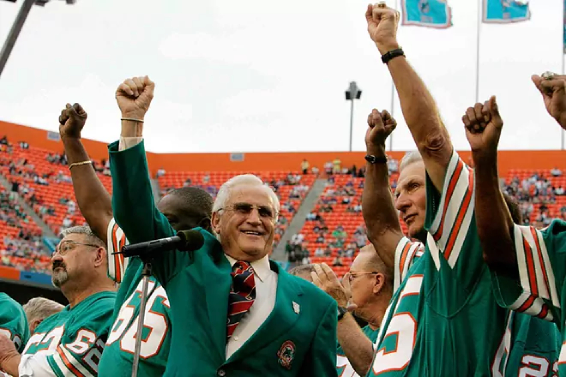 Members of the 1972 Dolphins ready to toast: Eagles, 49ers are undefeated no more
