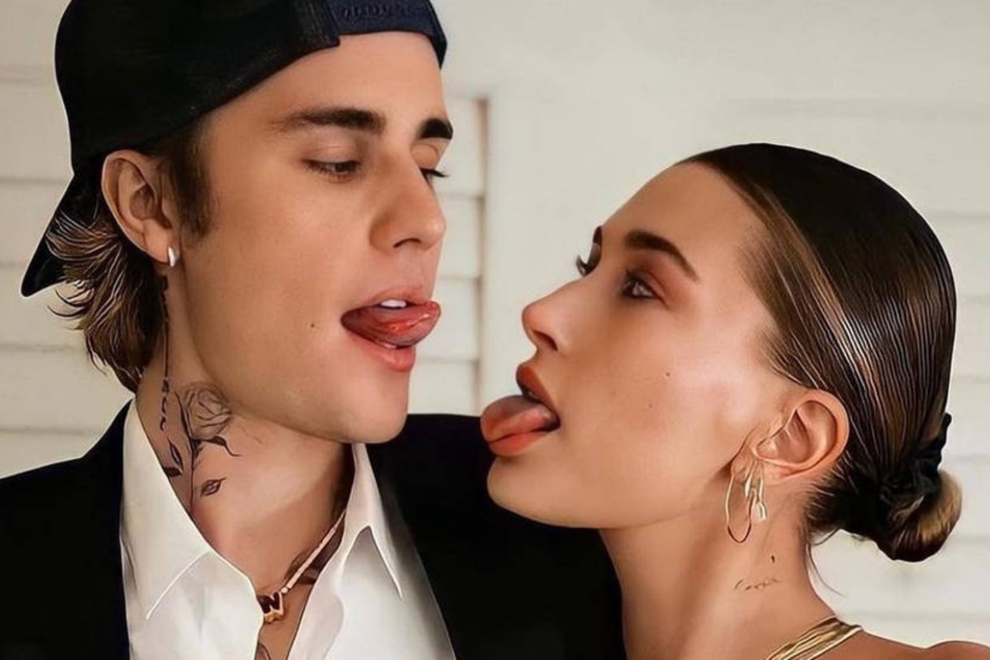 Justin Bieber gives his wife artwork valued at over 5,000 dollars... inspired by his text messages!