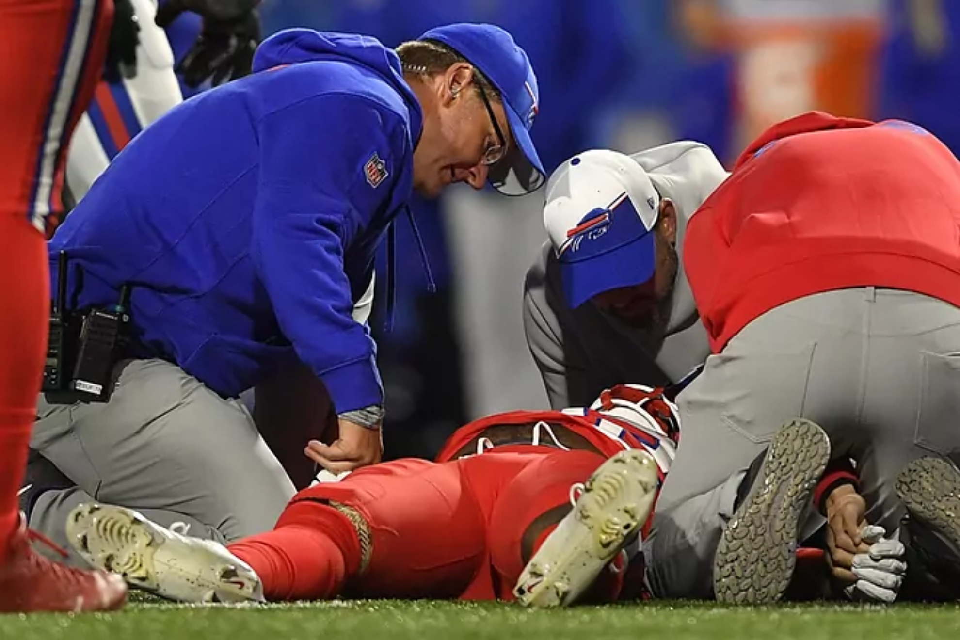Bills' Damien Harris receives medical clearance, sent home to rest with a sprained neck