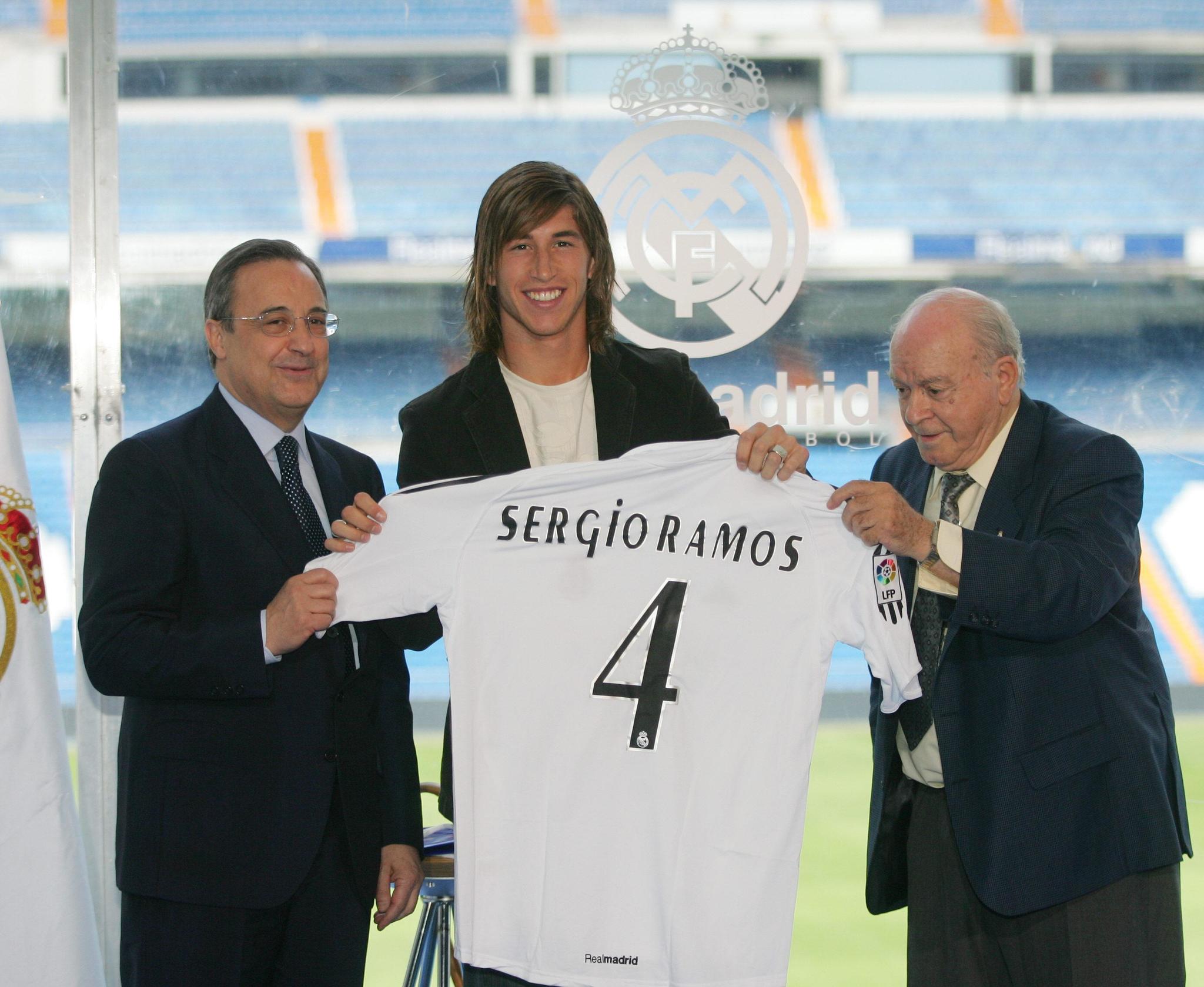 Together with Florentino and Di Stéfano, on the day of his presentation with Real Madrid, in September 2005