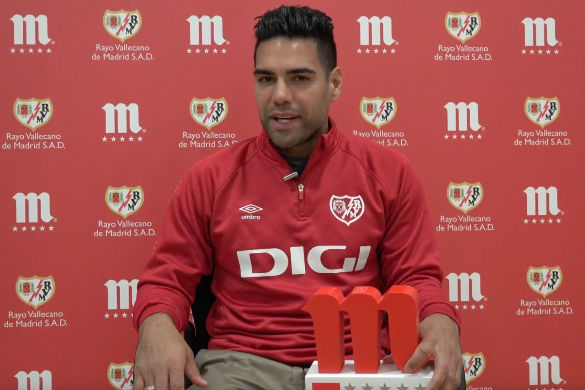 Radamel Falcao, en la entrevista tras recoger el premio al 'Jugador Cinco Estrellas'.