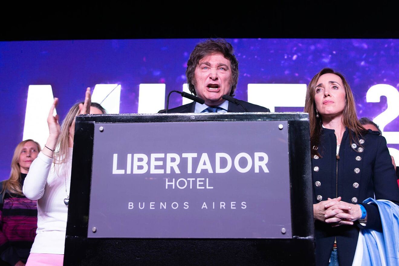 Quién es Javier Milei, el ganador de las elecciones primarias en Argentina