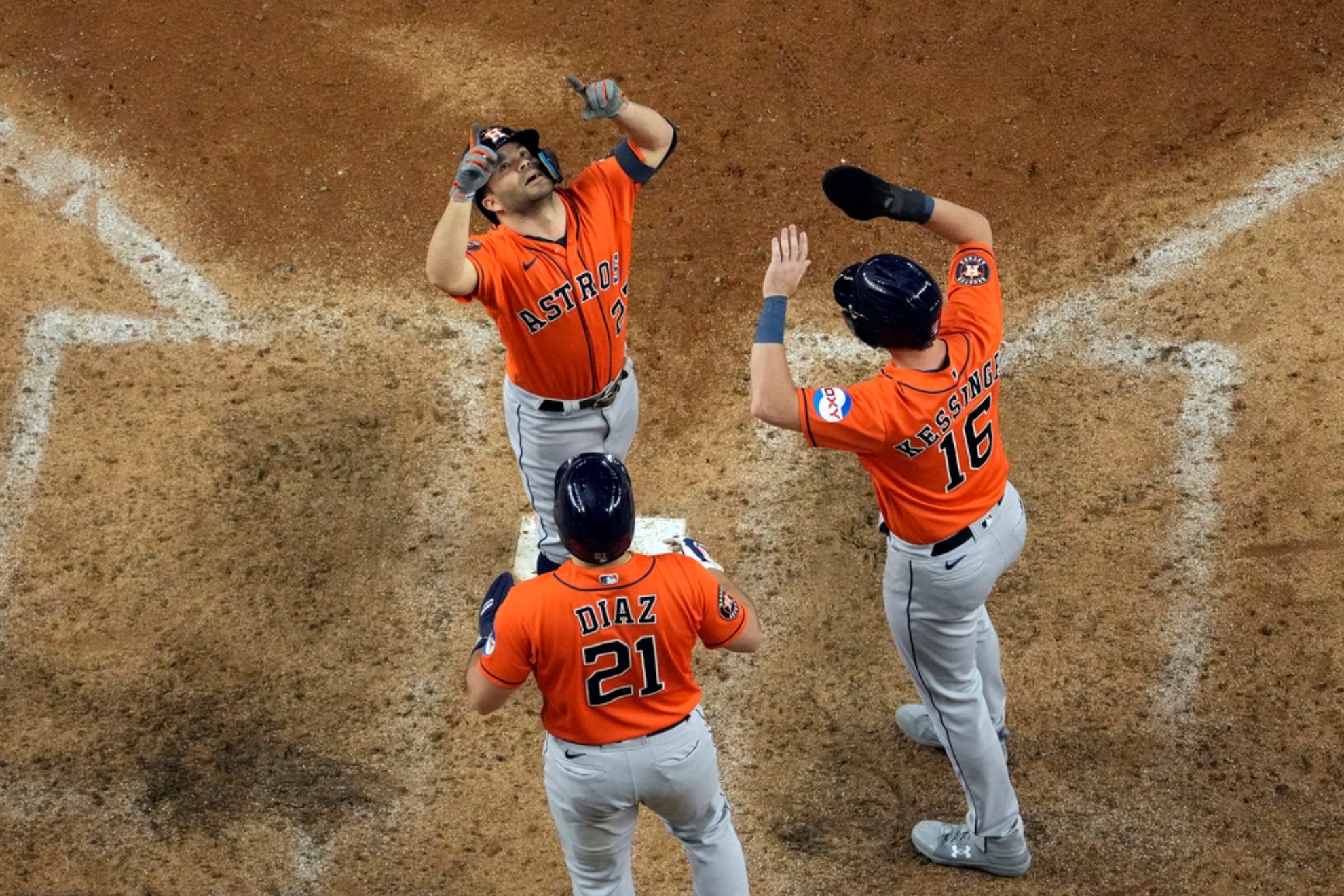 Houston Astros turn the table in the ALCS with Altuve's 3 run home run