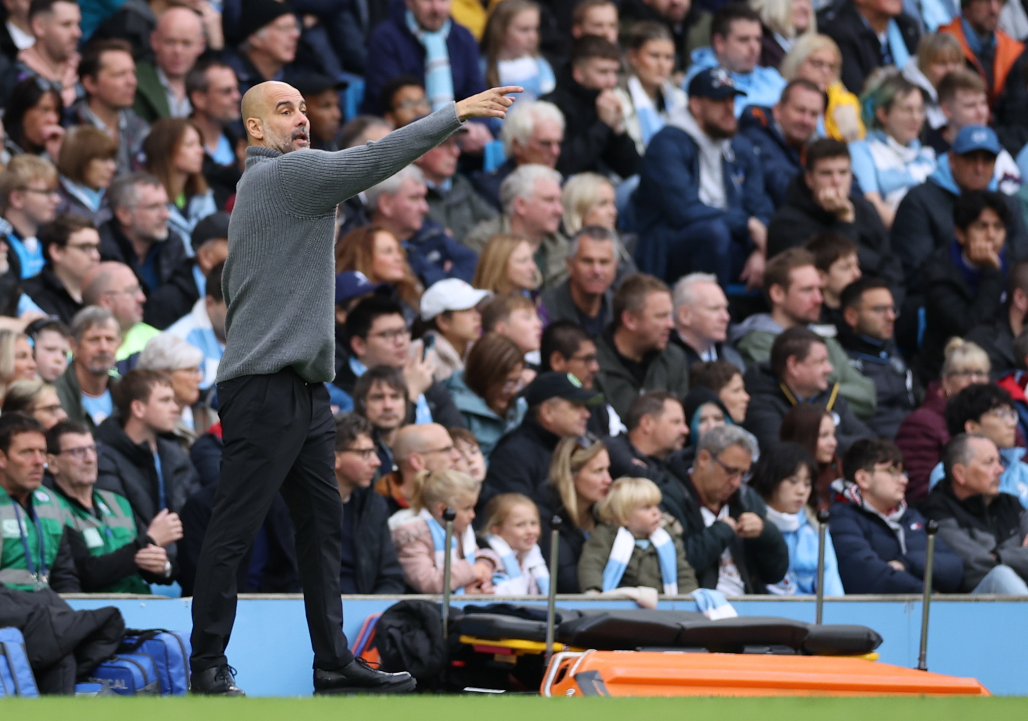 Manchester (United Kingdom), 21/10/2023.- Manchester City manager Pep Guardiola reacts during the English Premier League match between Manchester City and Brighton Hove Albion in Manchester, Britain, 21 October 2023. (Reino Unido) EFE/EPA/ADAM VAUGHAN