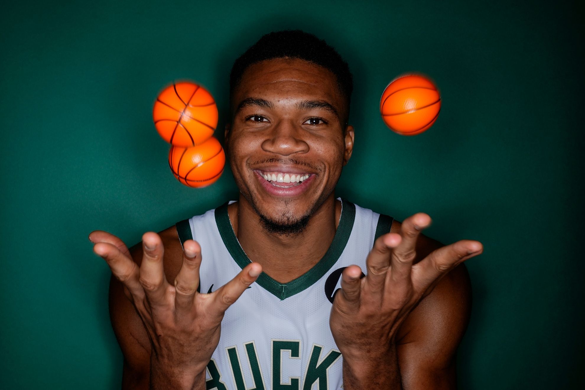 Giannis Antetokounmpo signs contract extension with Bucks, per report