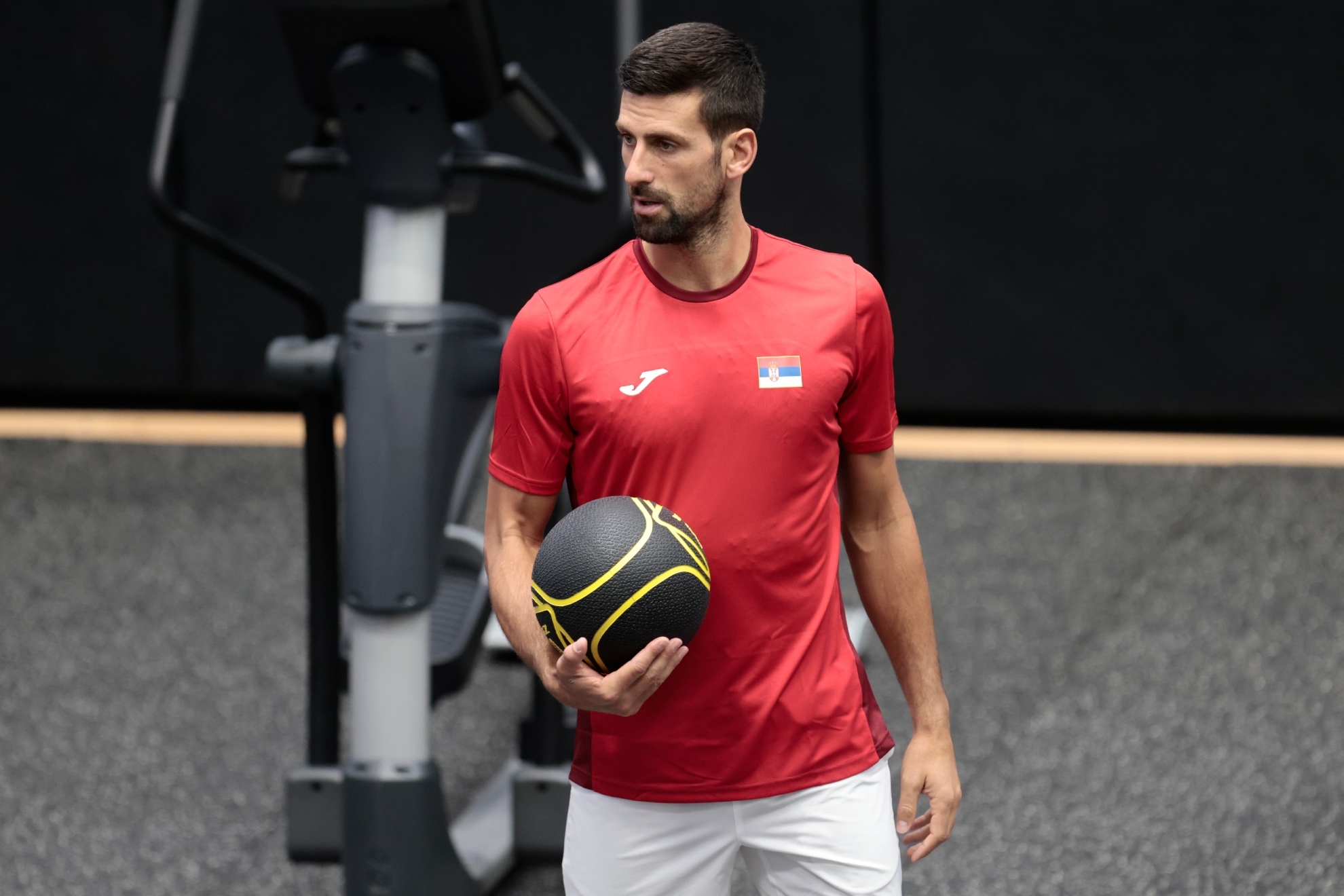 Djokovic, durante un entrenamiento en Valencia