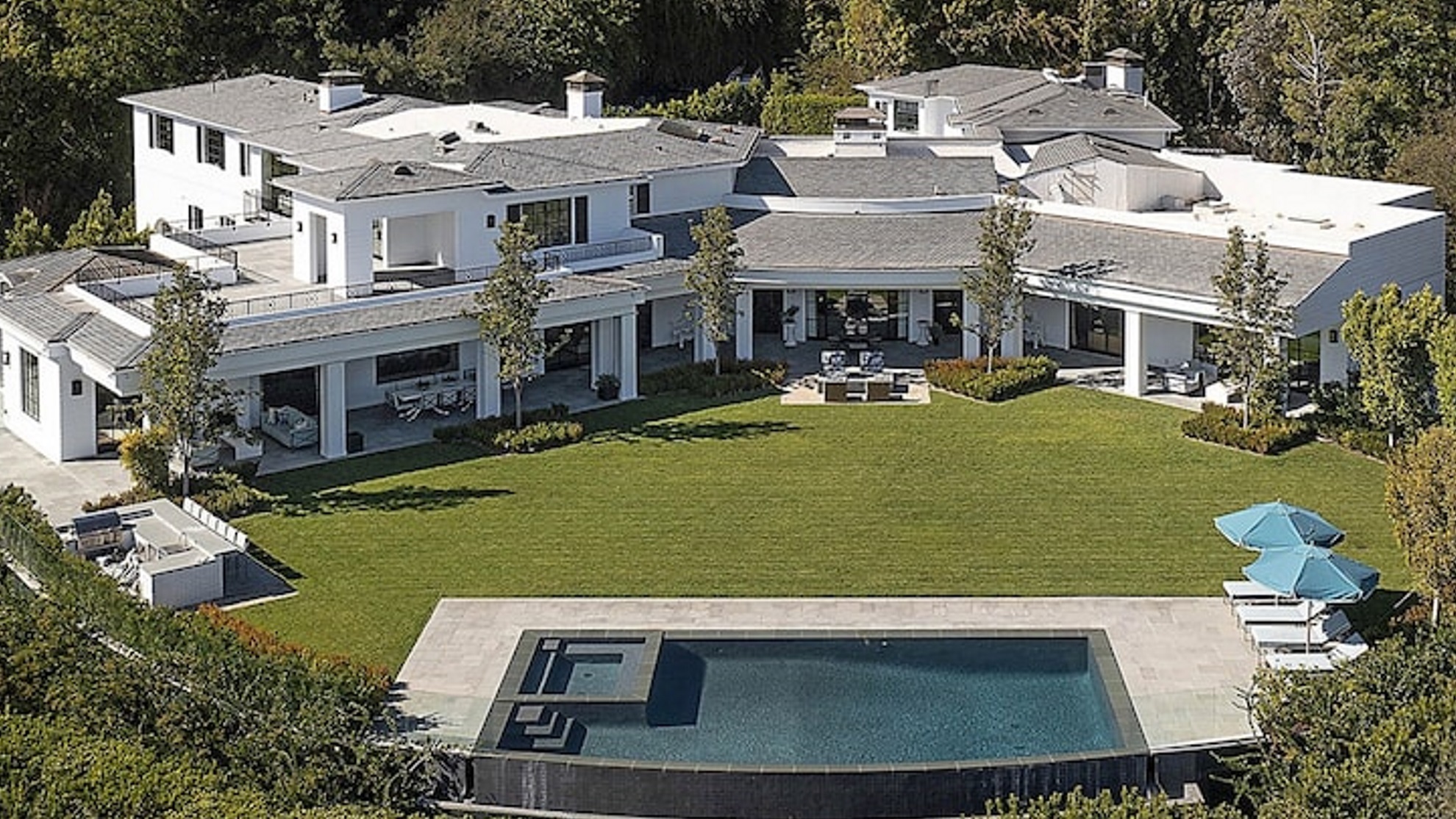Jennifer Lopez vende impresionante mansión por 34 millones de dólares mientras se instala con Ben Affleck en Beverly Hills