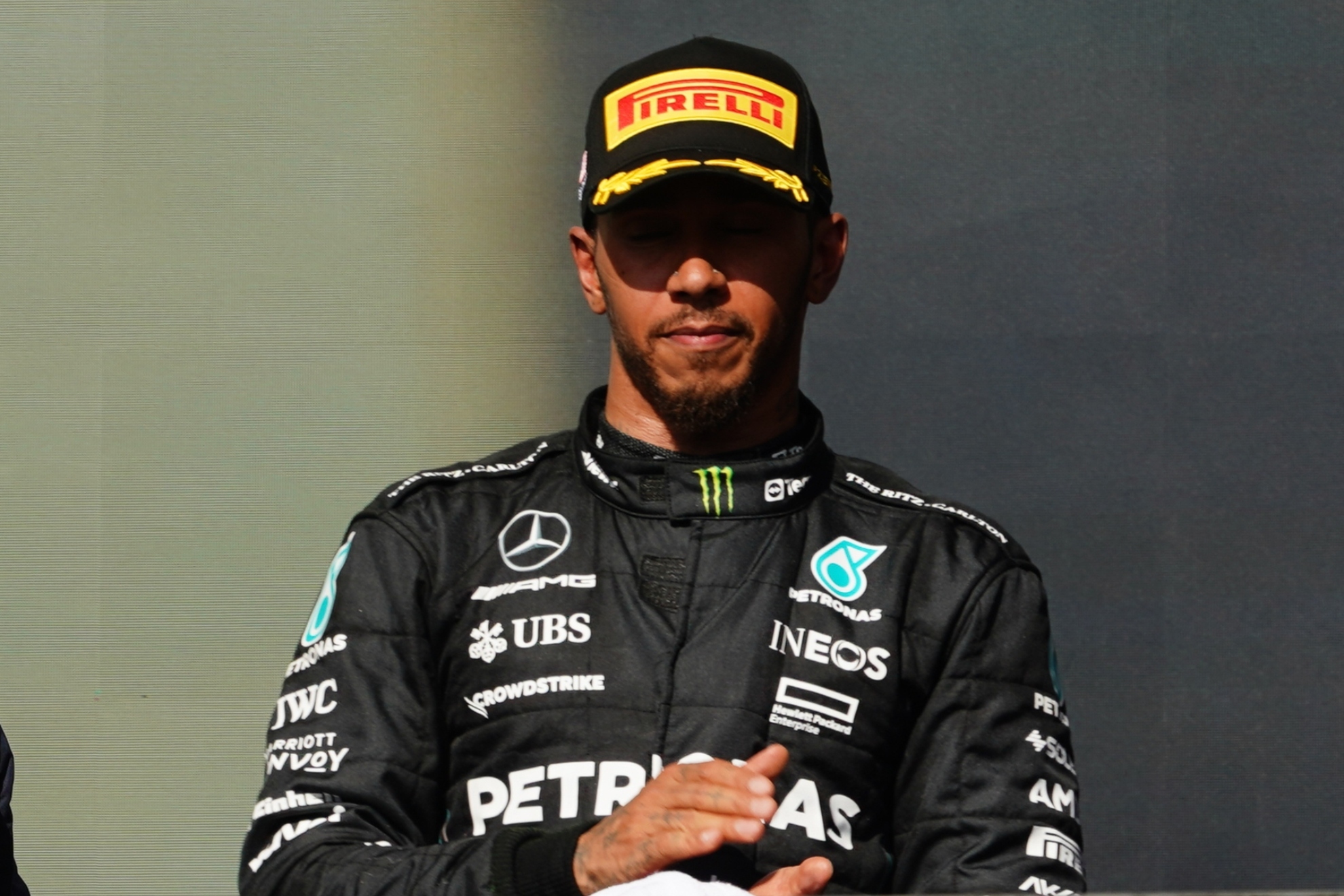 Lewis Hamilton en el podio de Austin antes de conocer su descalificación