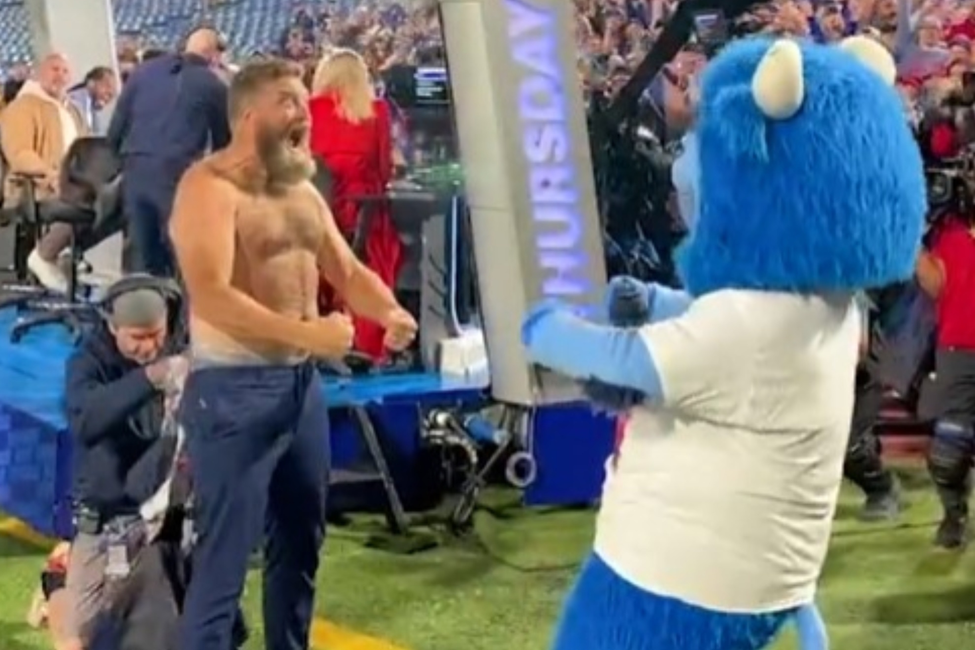 Ryan Fitzpatrick went shirtless in TNF's postgame broadcast