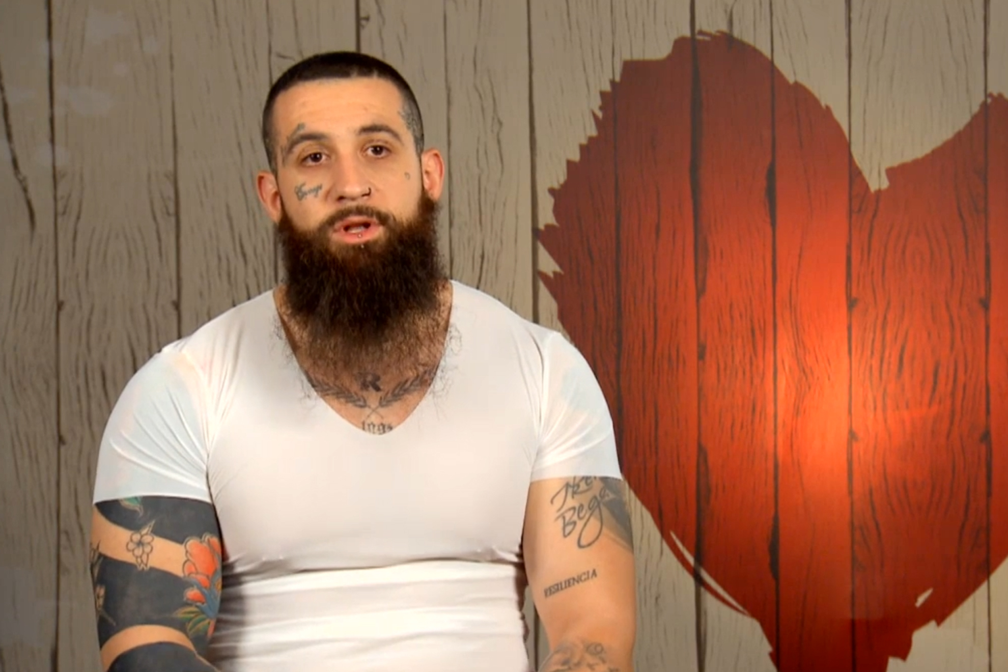 El soltero más valiente de todo First Dates con los párpados tatuados: Si nos vamos a morir, que me quiten lo bailado