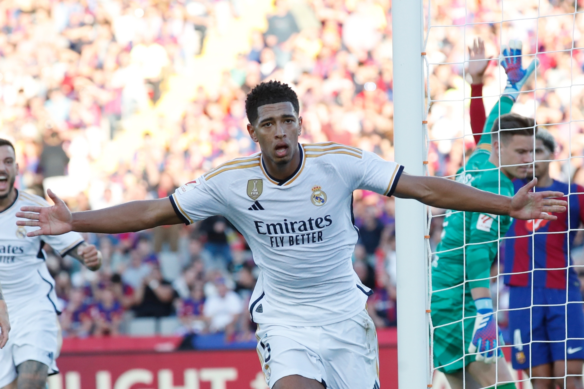 Bellingham celebra el gol que dio la victoria al Real Madrid en El Clsico/FRANCESC ADELANTADO