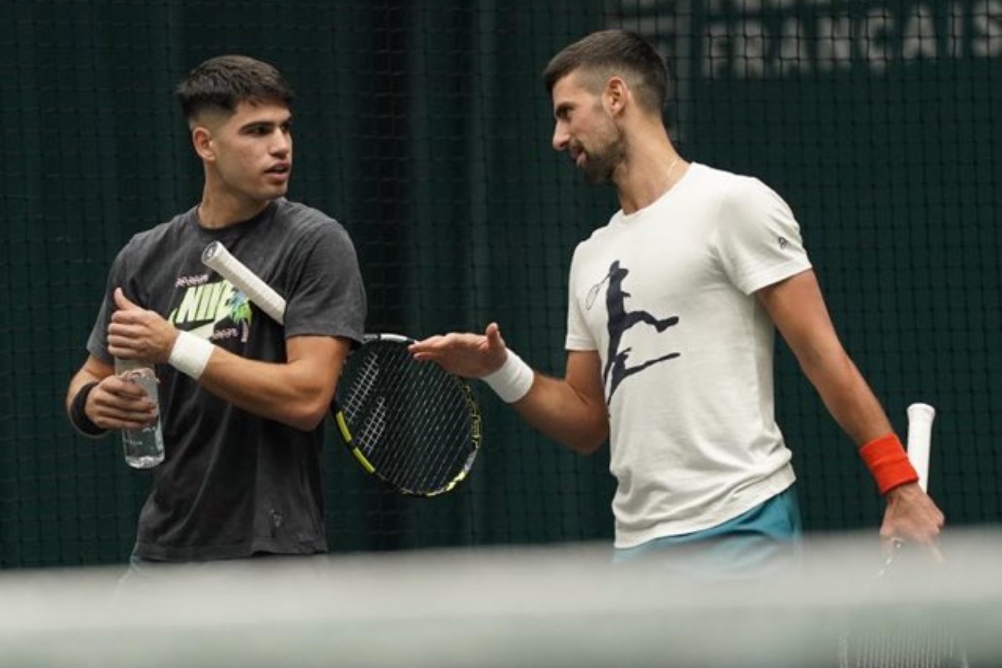 Djokovic y Alcaraz hablan en su entrenamiento en Pars