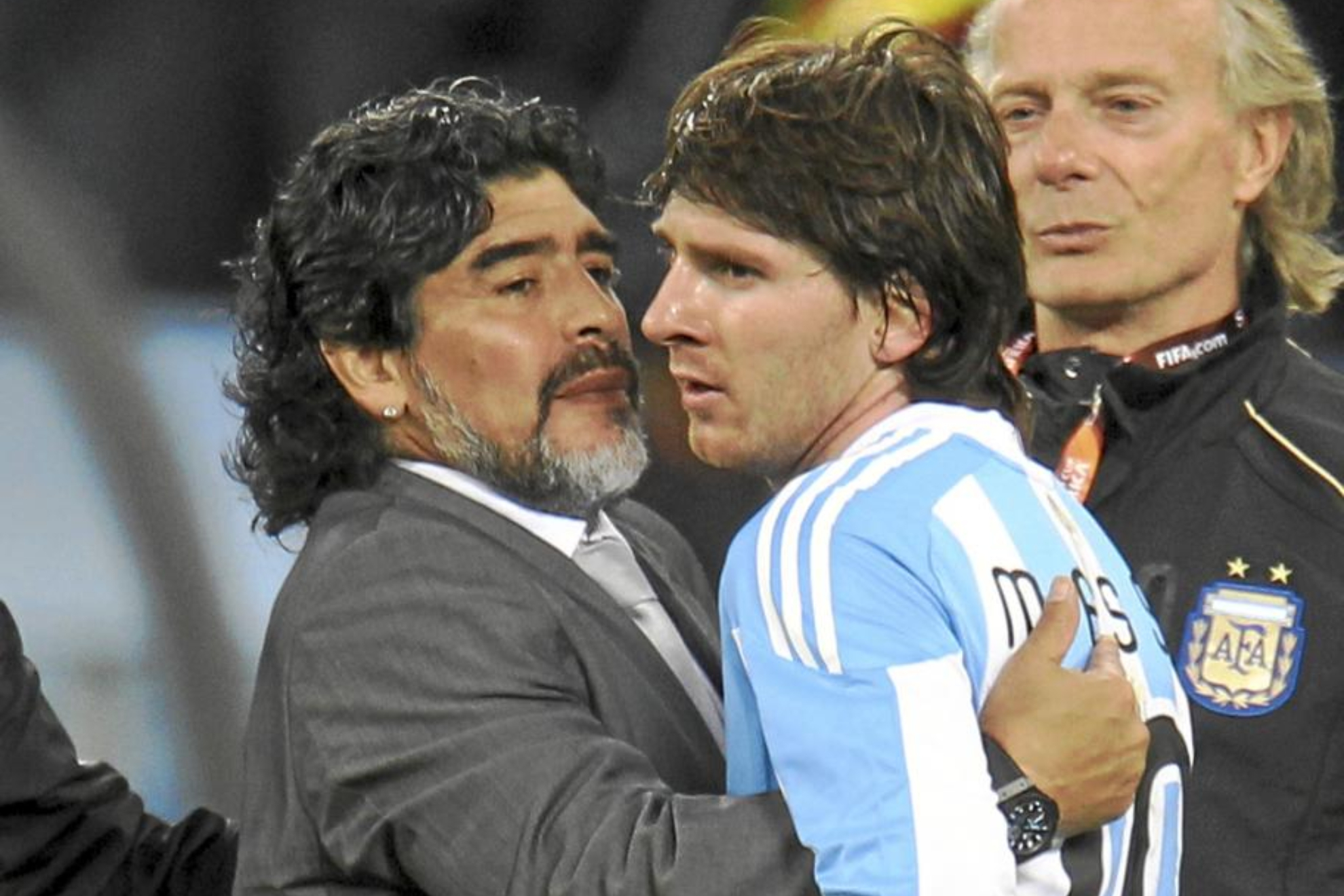 Diego Maradon y Leo Messi, juntos en el Mundial de Sud�frica 2010.