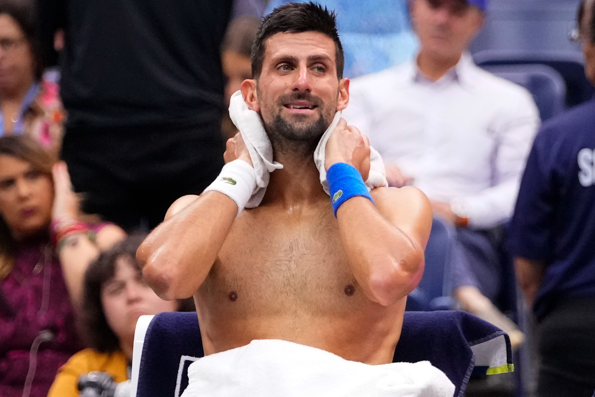 Novak Djokovic goofs around at Paris Masters