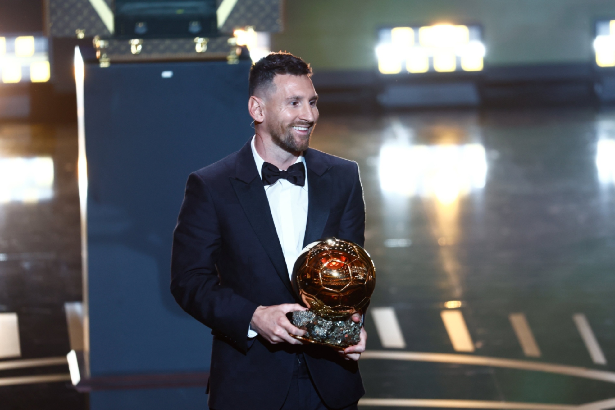 Messi, luciendo su octavo Balón de Oro.