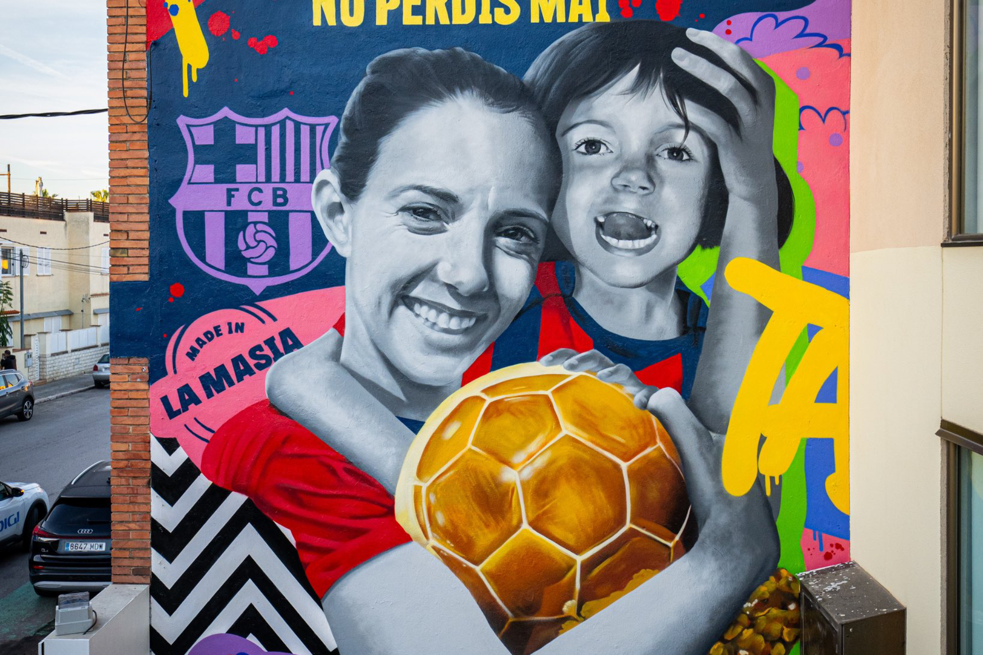 El Barcelona homenajea a Aitana Bonmatí con un mural sorpresa en su pueblo natal