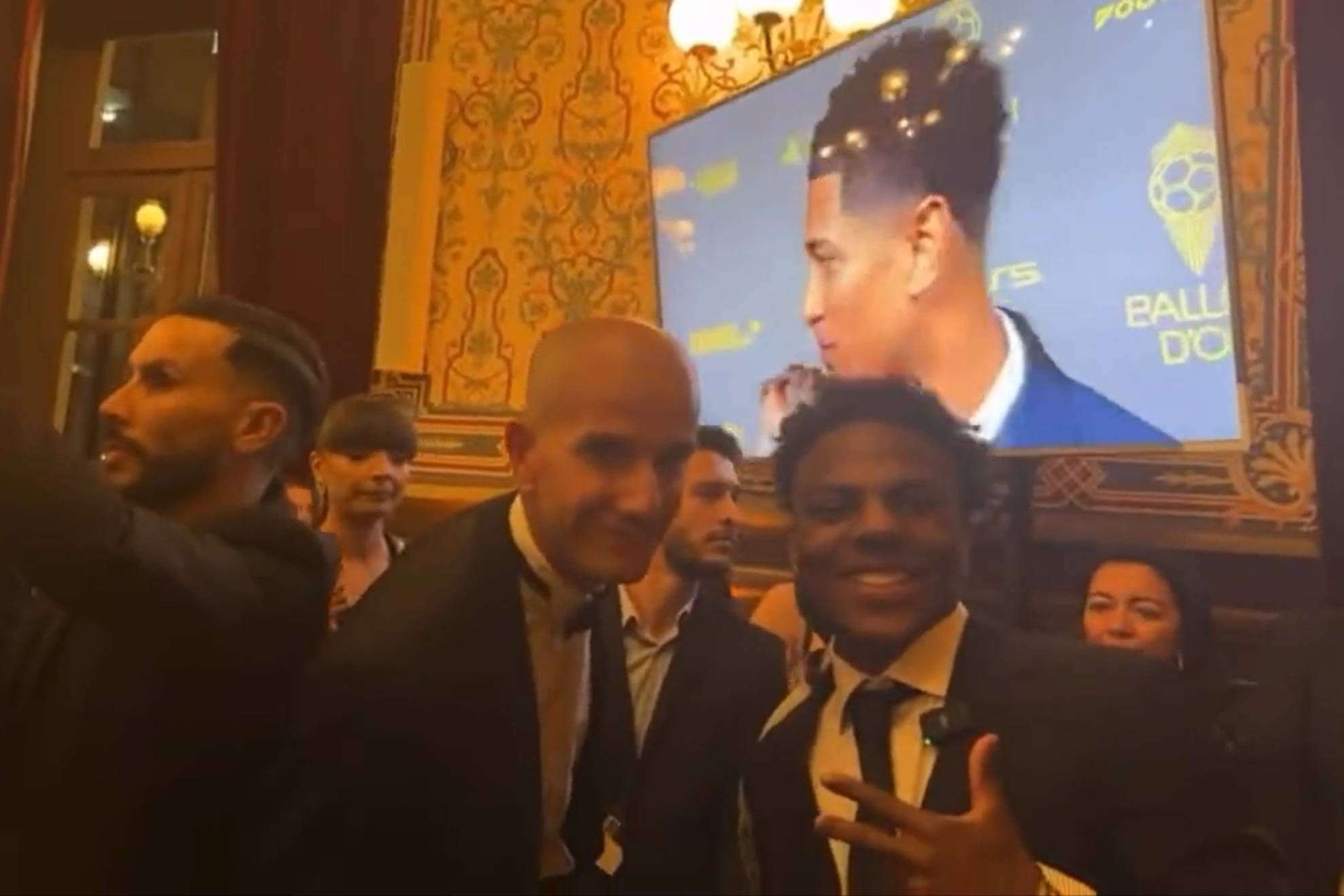 IShowSpeed confunde a un invitado con Zidane en la gala del Balón de Oro