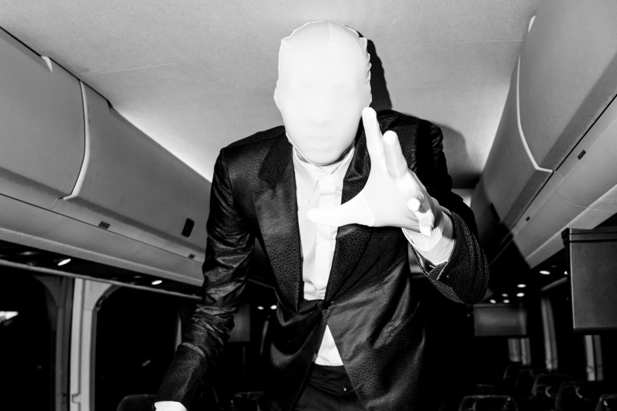 The new NBA star surprised everyone with this costume of Slenderman, a horror character from movies and video games. His stature and wingspan make the costume even more realistic.