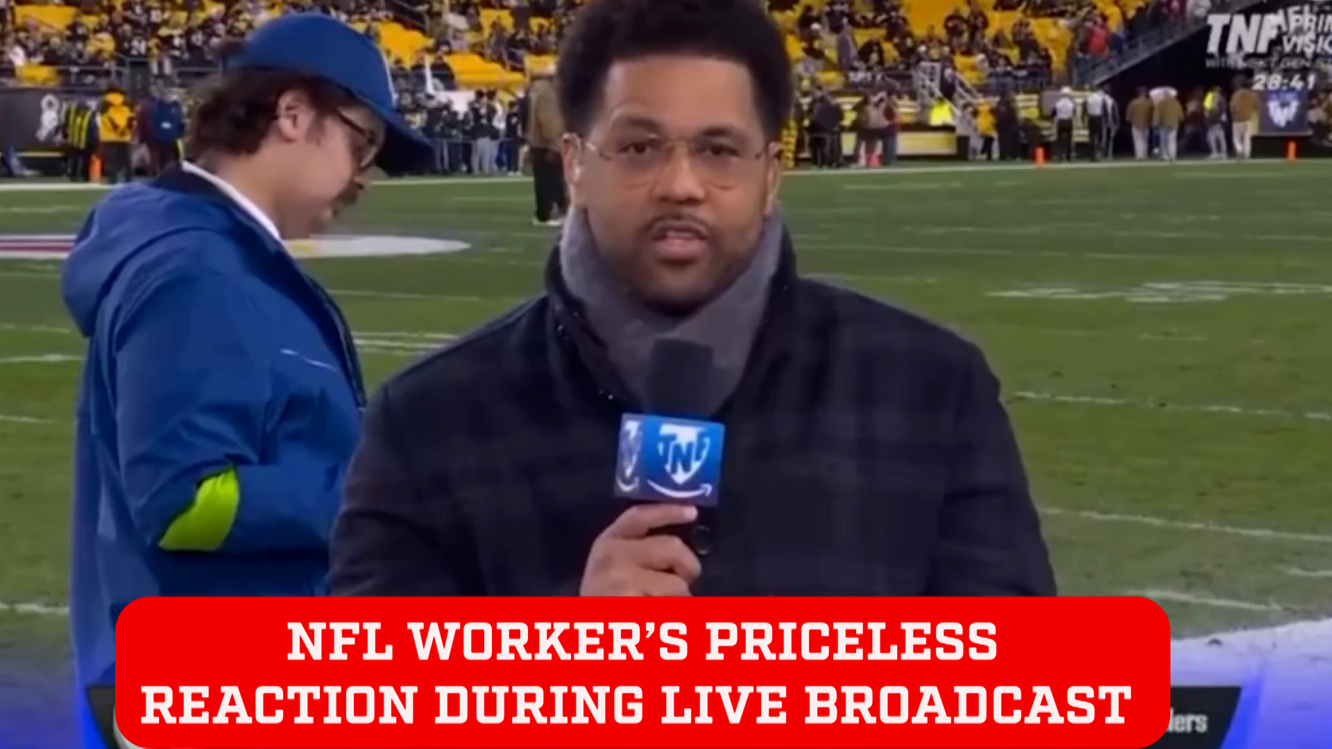 NFL employees hilarious viral reaction as he unwittingly photobombs live TV broadcast