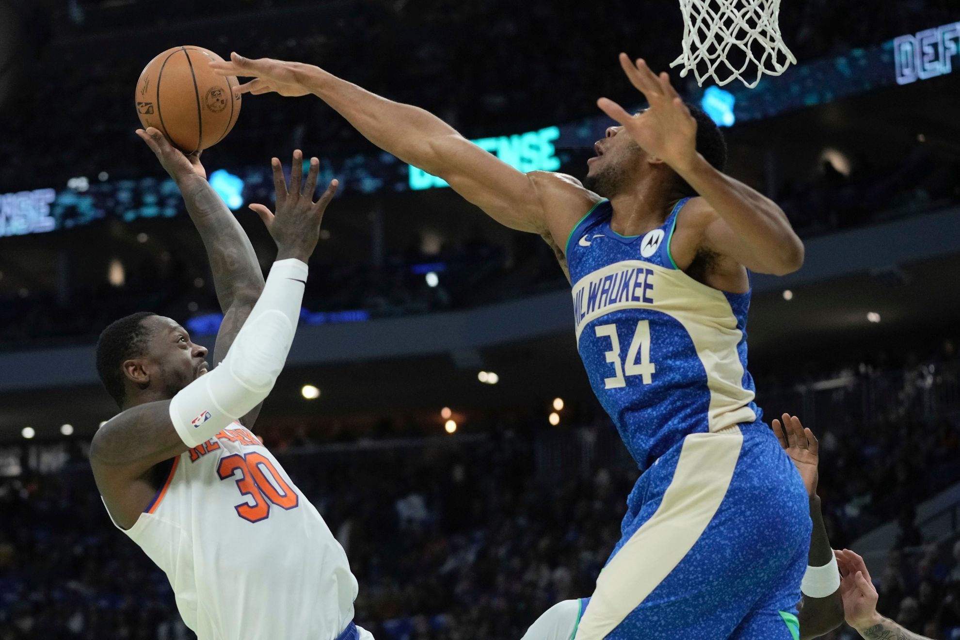Antetokounmpo, Lillard edge Bucks past Knicks to open In-Season Tournament