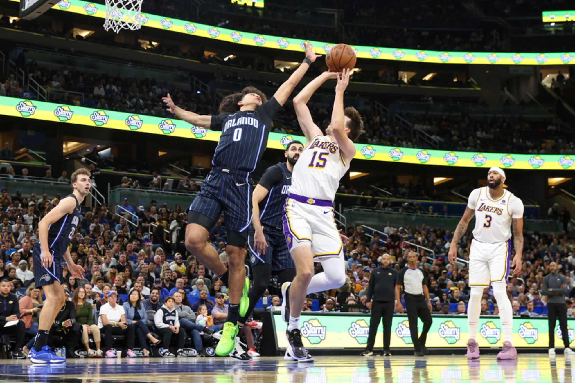 Orlando Magic's Wagner scores 26, while Banchero leads a 120-101 win over Lakers