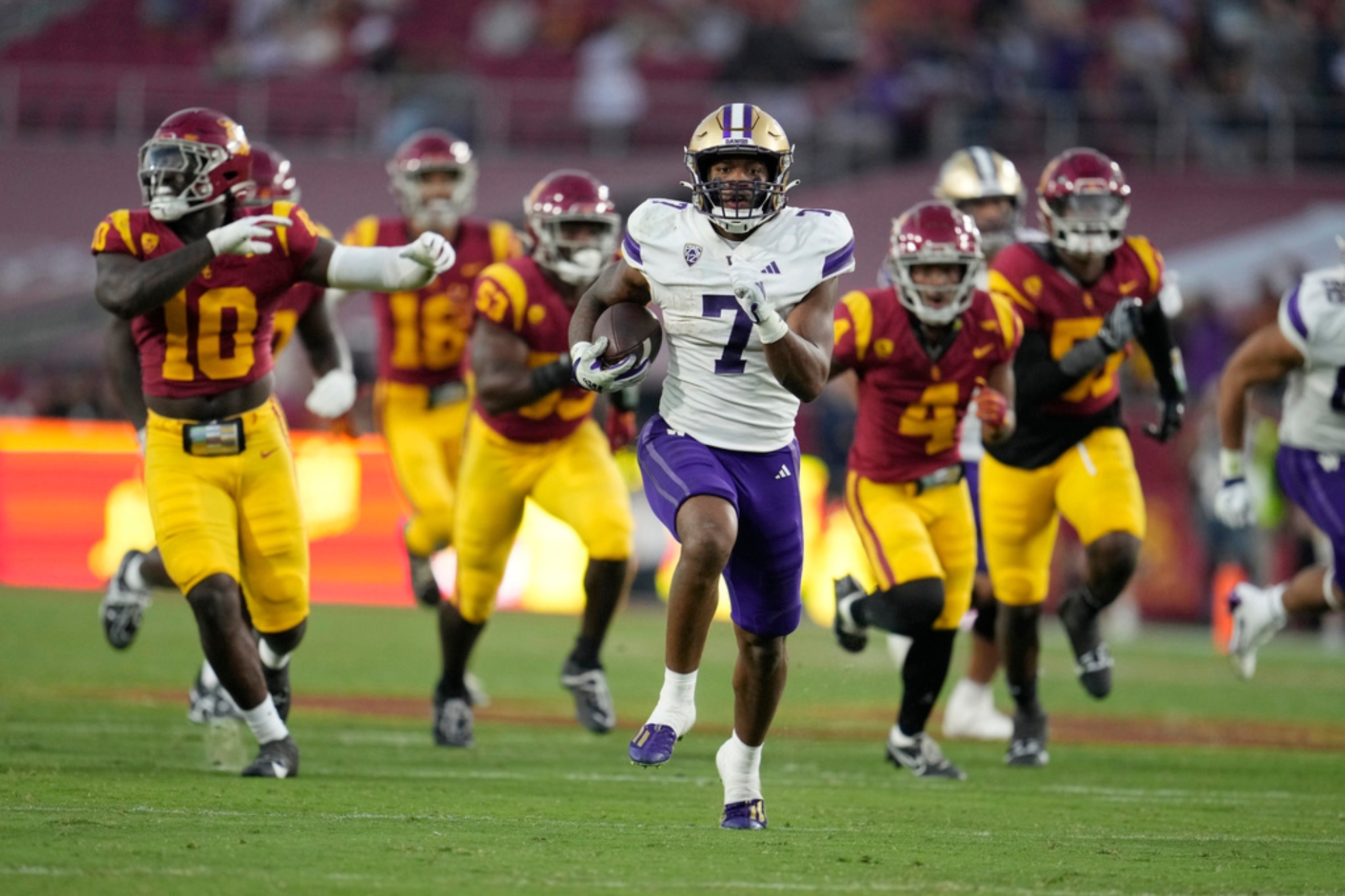 Washington running back Dillon Johnson (7) runs for a touchdown during the first half of an NCAA college football game against Southern California