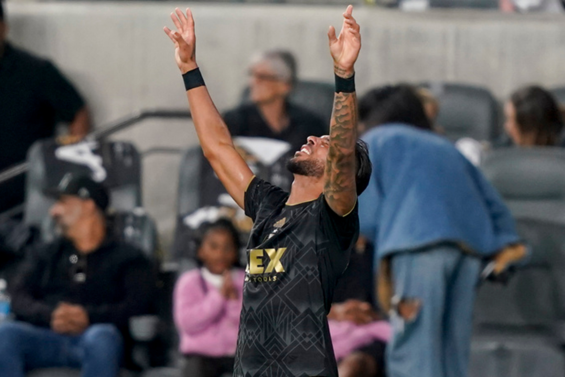 LAFC sweeps Vancouver Whitecaps with Bouanga's goal advancing to the Western semifinals