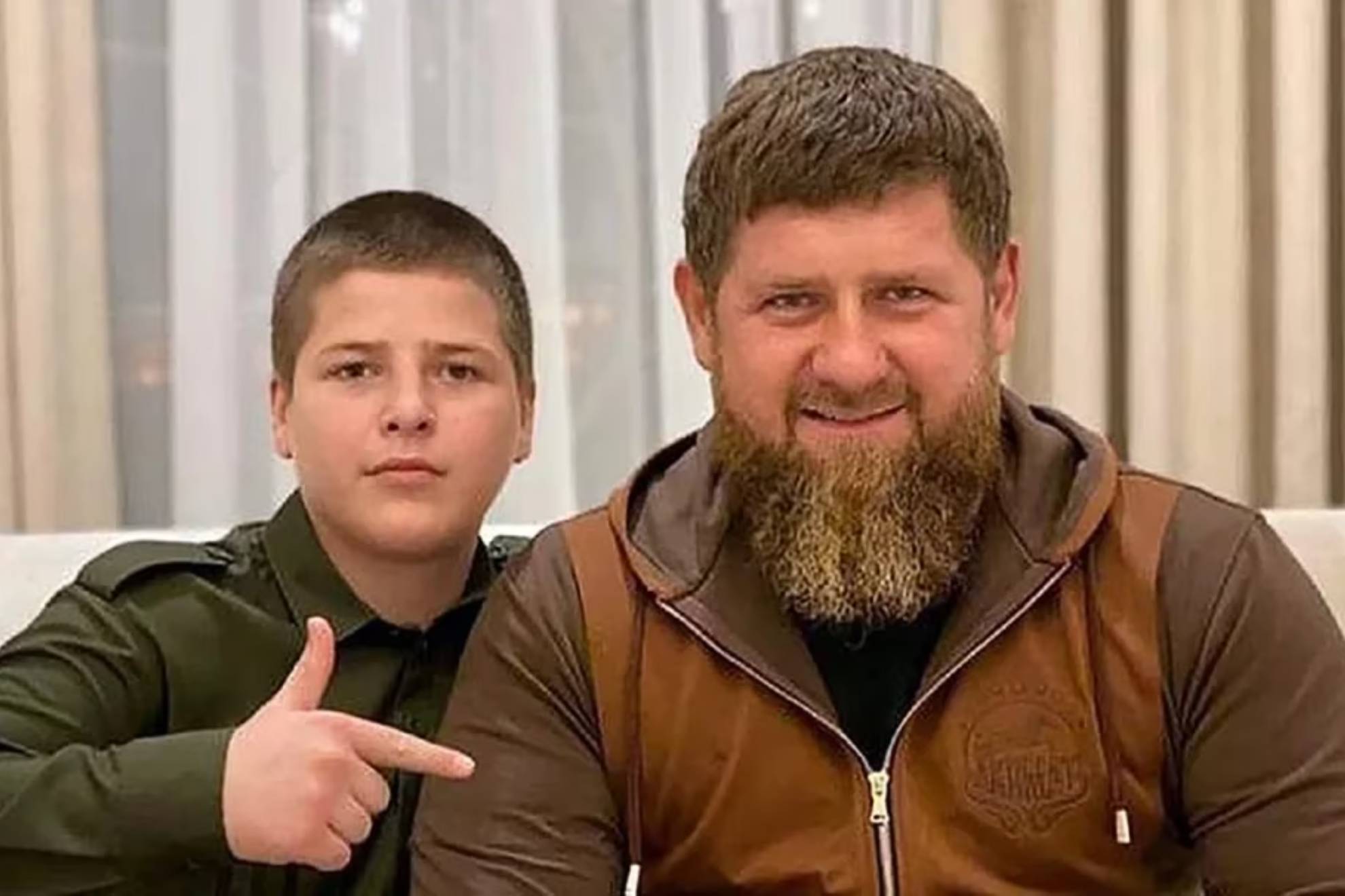 El lder checheno y su hijo, juntos.