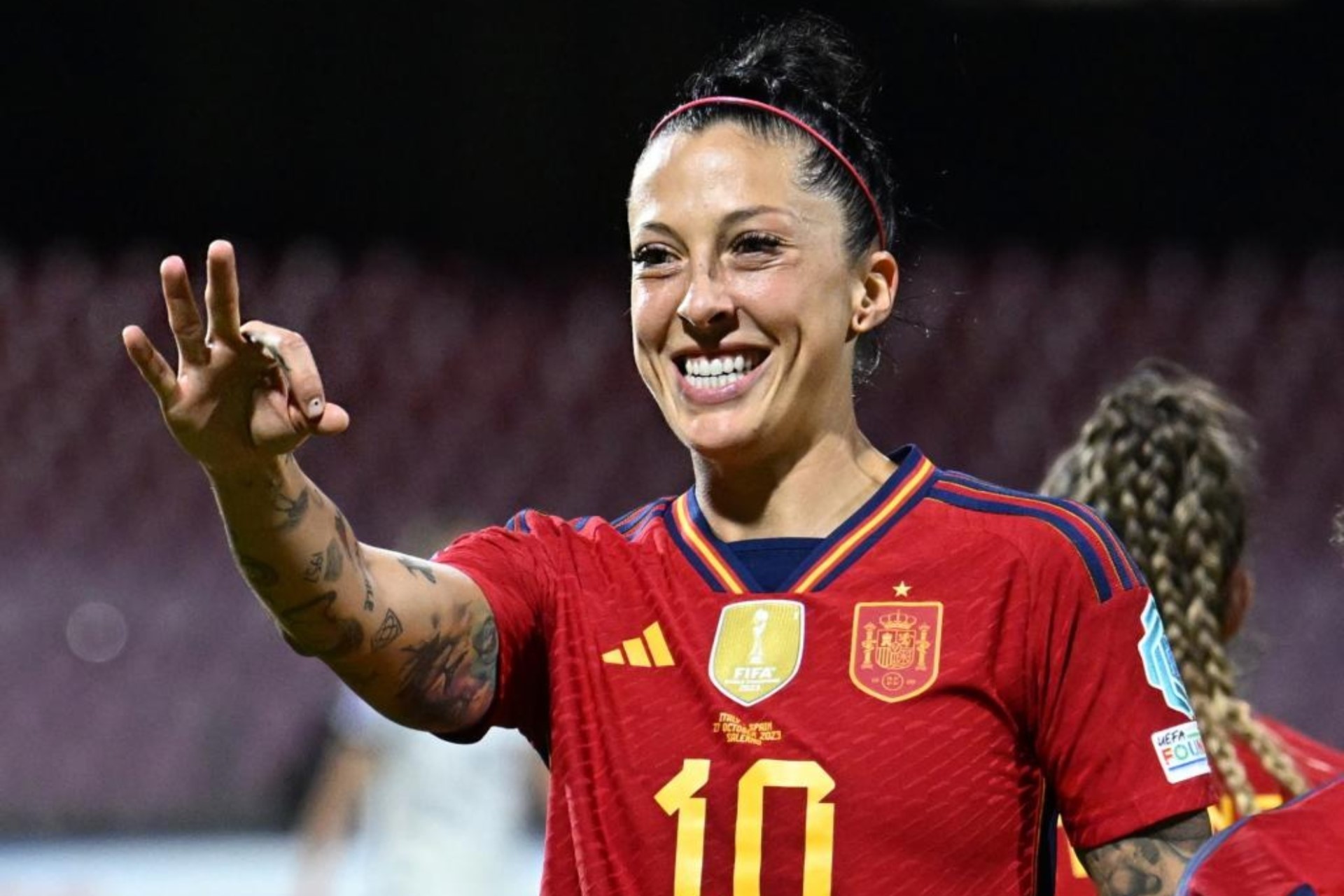 Jenni Hermoso celebra su gol contra Italia en la Nations League.